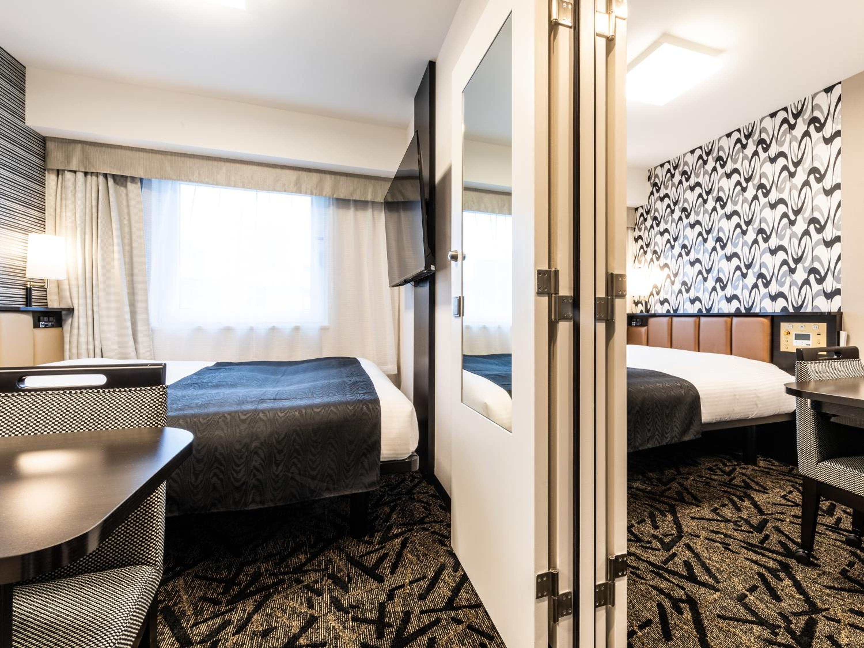 Connecting Room