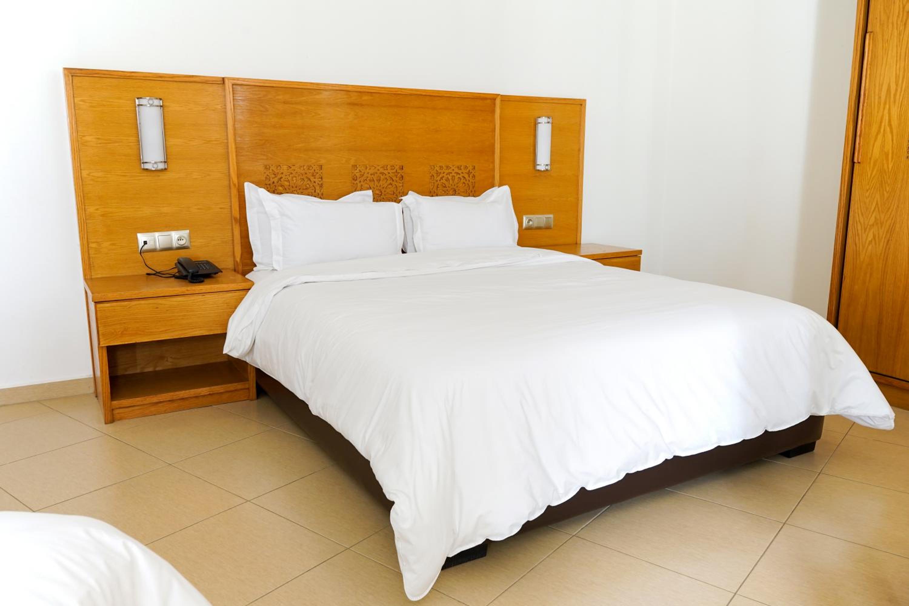 Standard Double Room - Photo 8