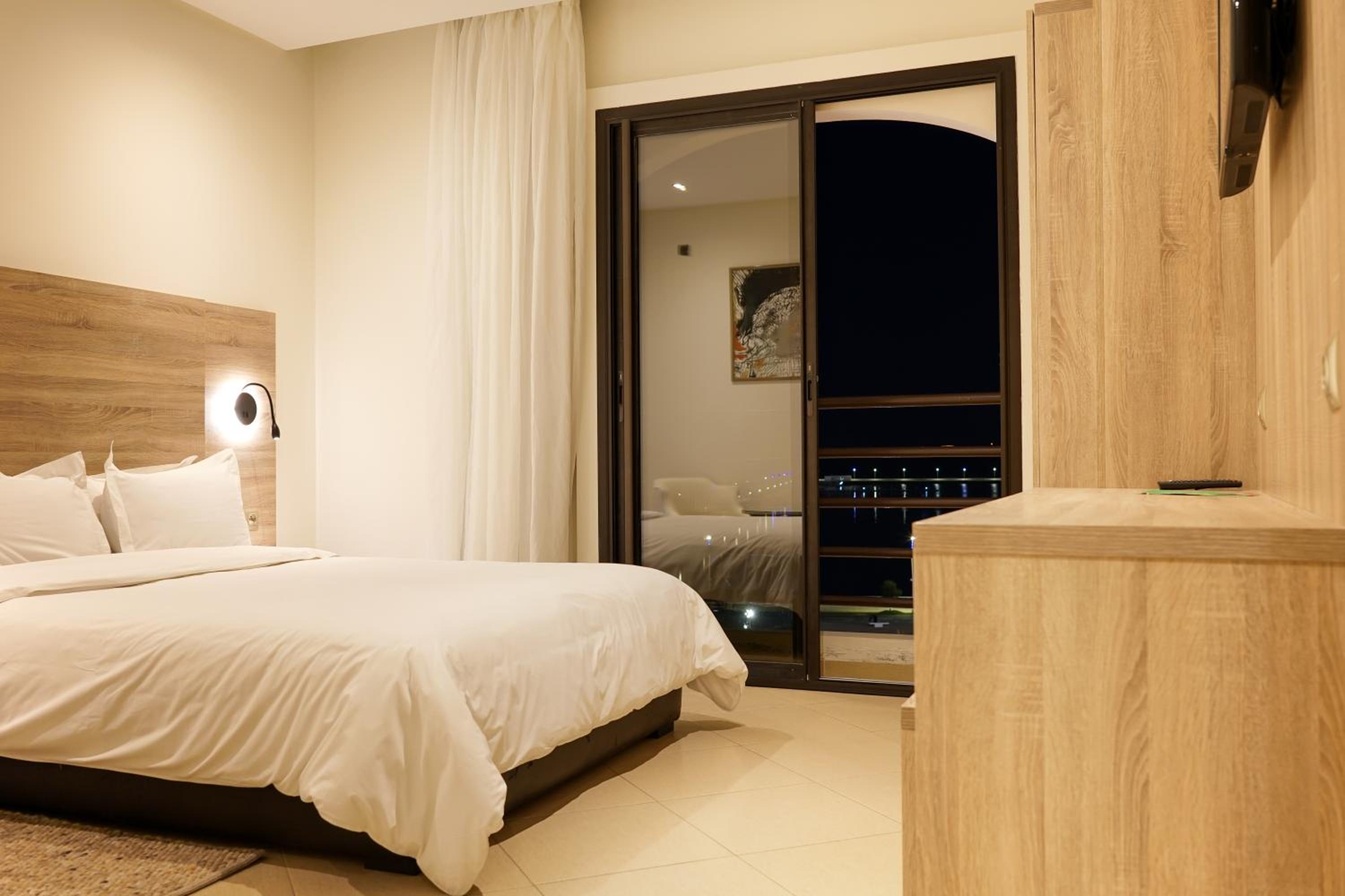 Double Room with Sea View - Photo 7