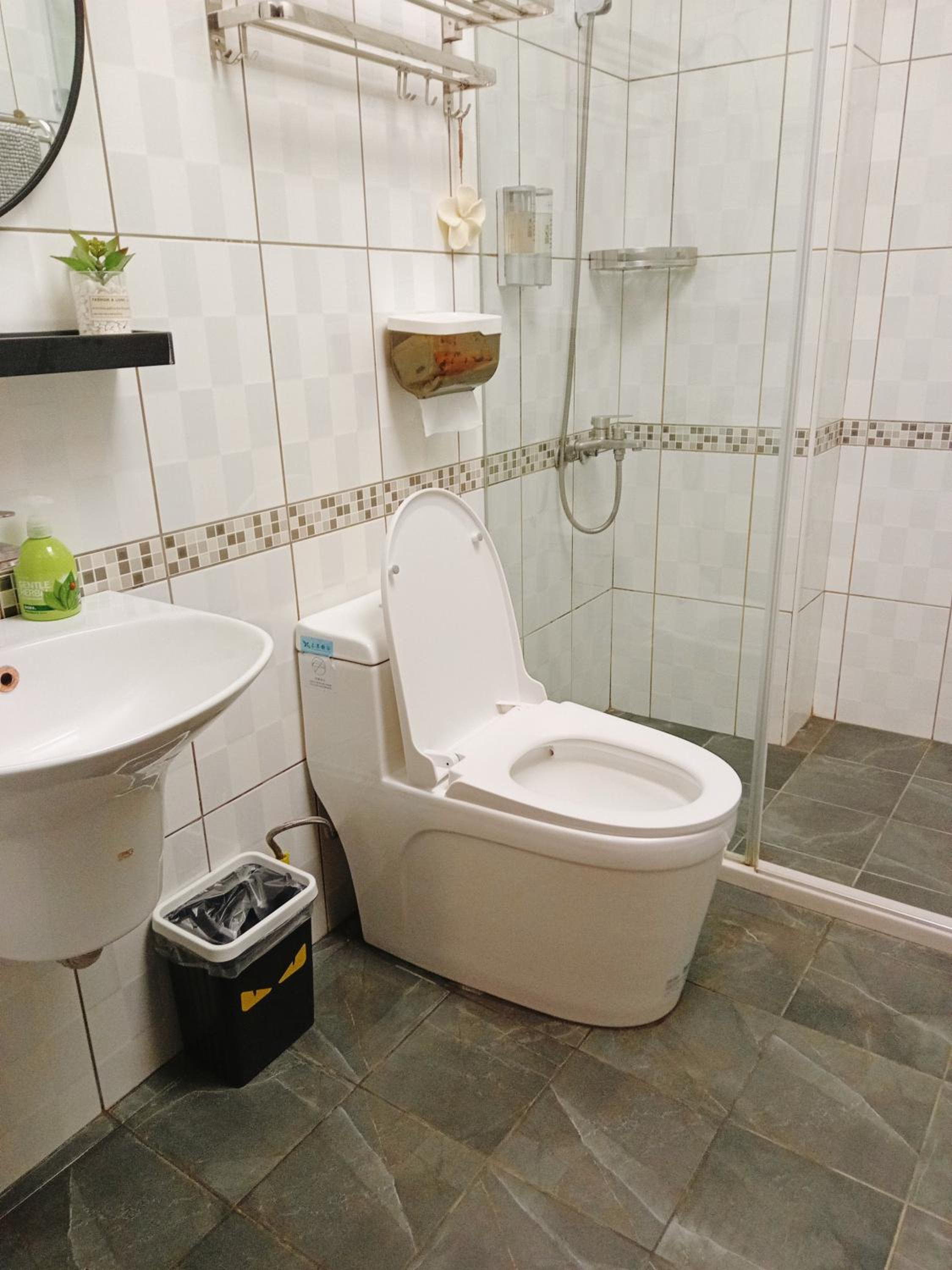 Family Room with Private Bathroom photo 2