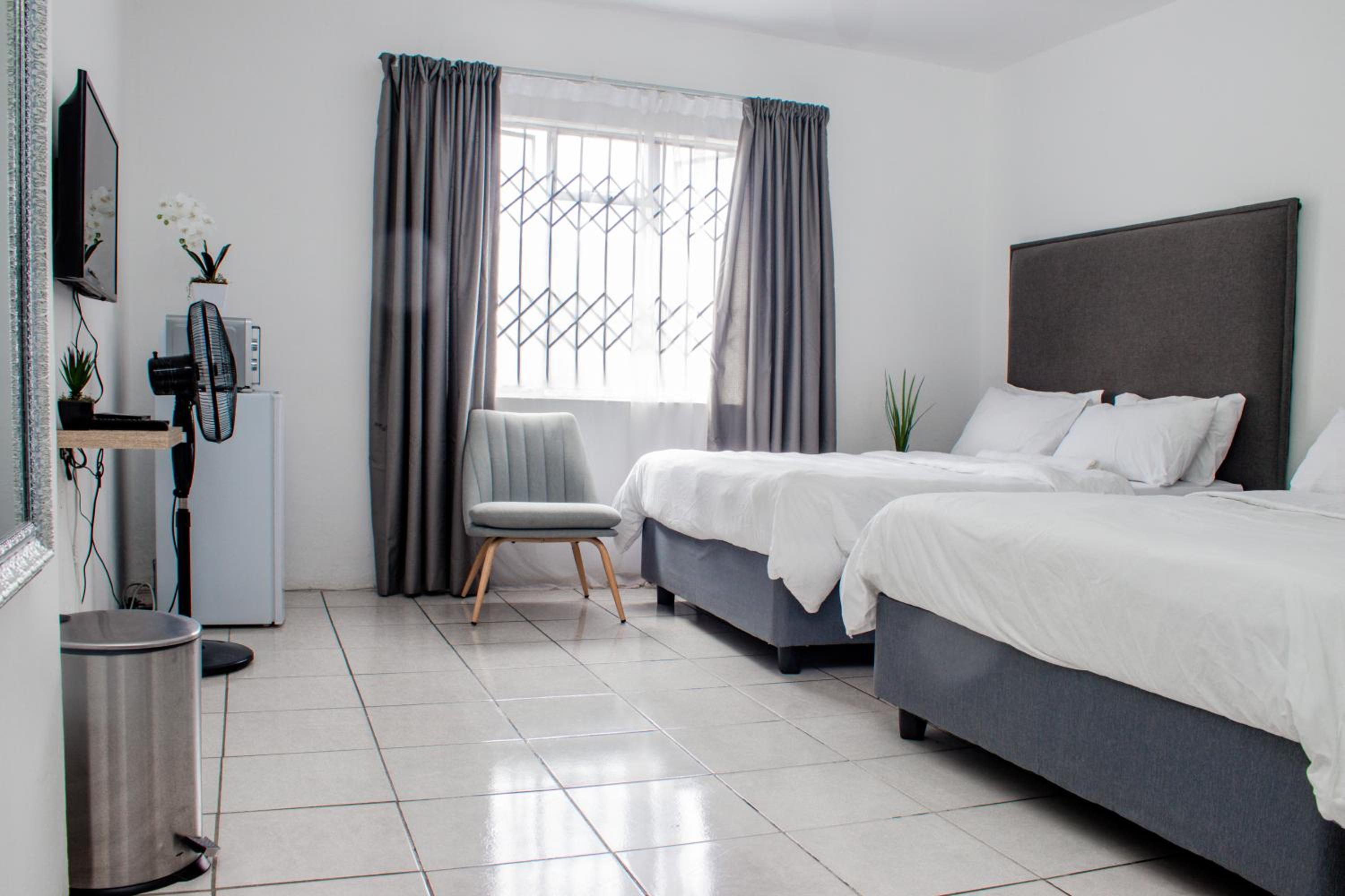 Double Room - Photo 2