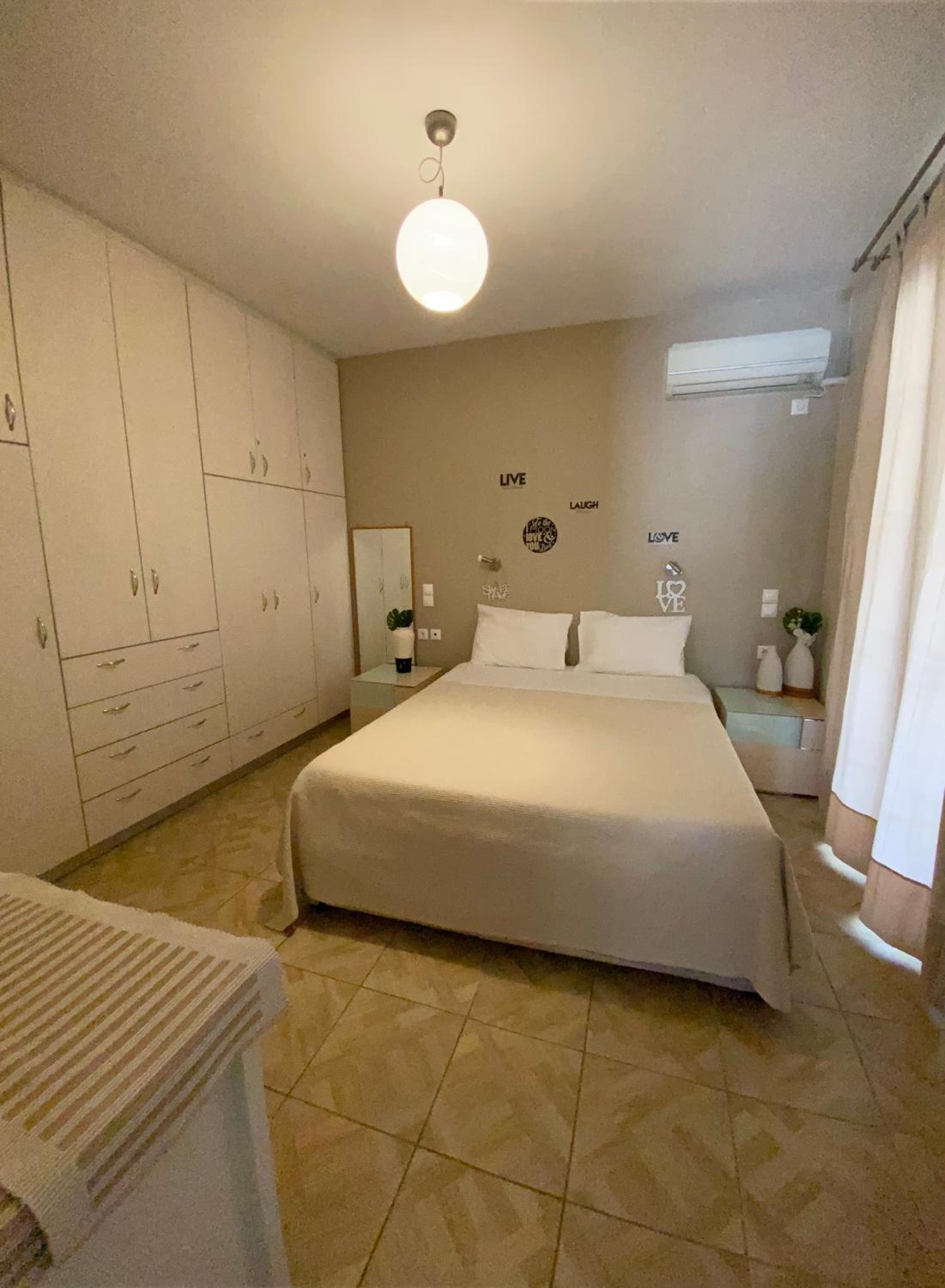 Three-Bedroom House photo 3