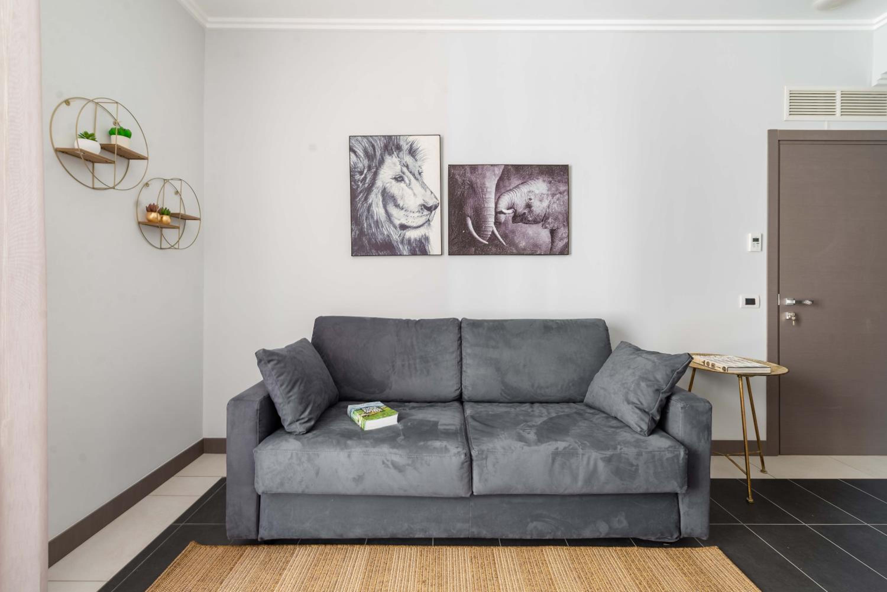 One-Bedroom Apartment photo 3