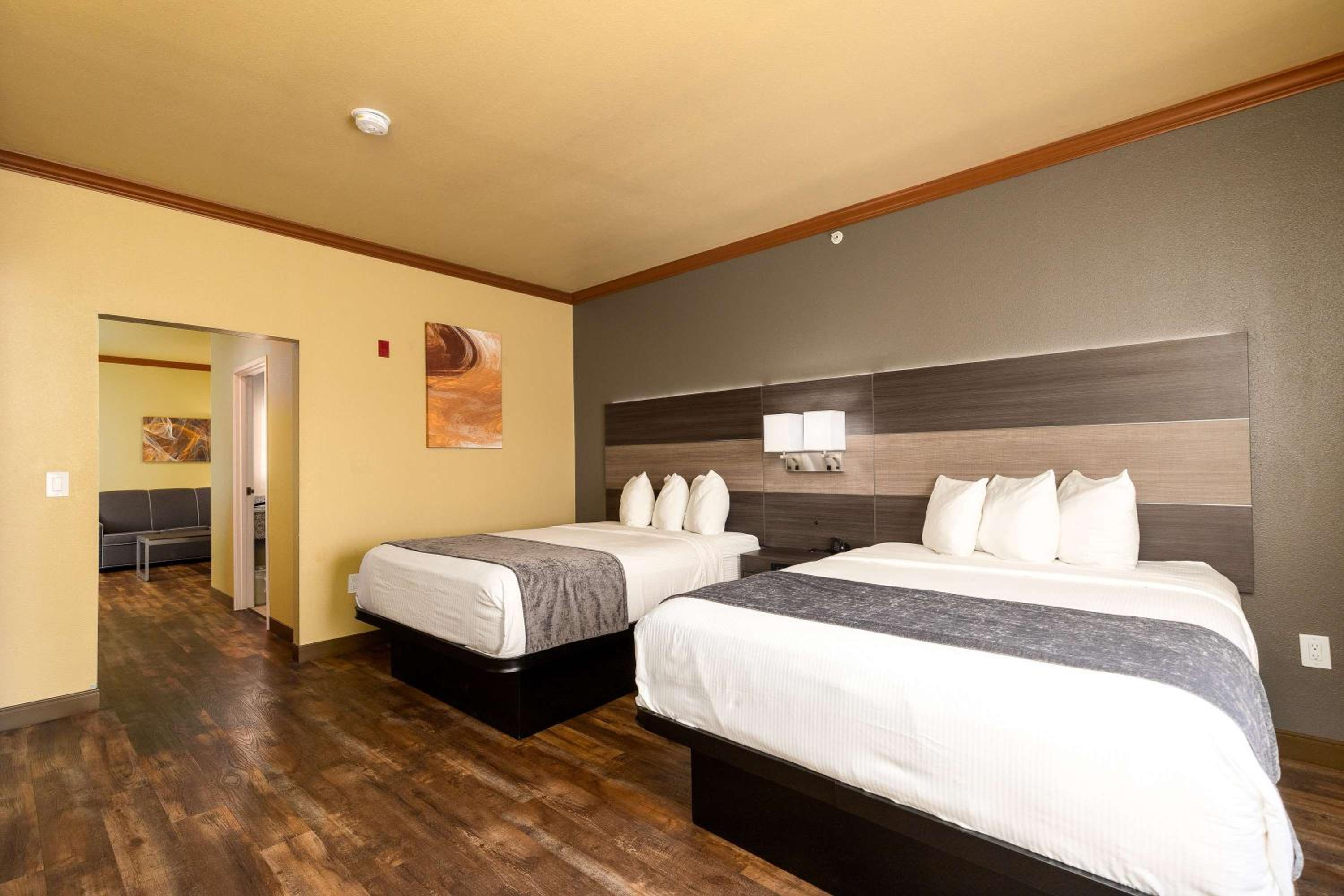 Queen Suite with Two Queen Beds