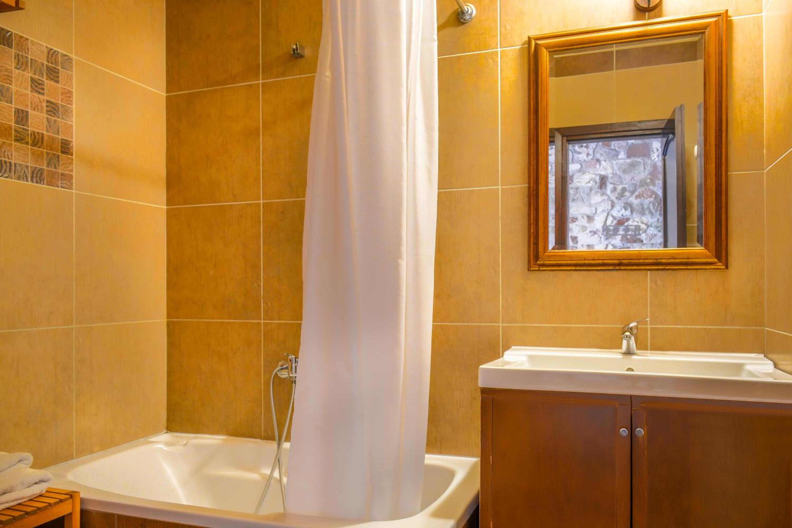 Double Room with Street View - Photo 4