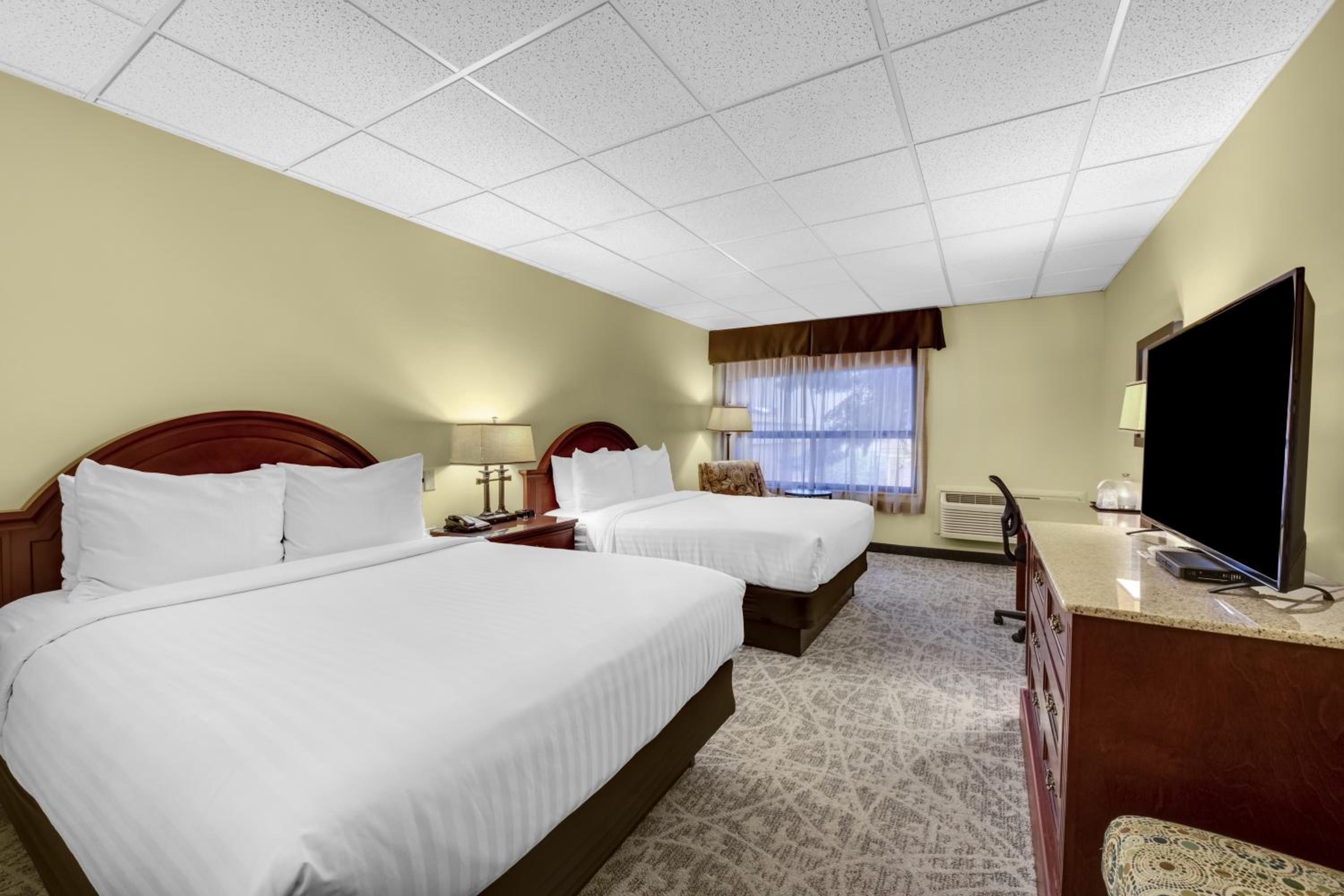Queen Room with Two Queen Beds - No pets - Photo 1