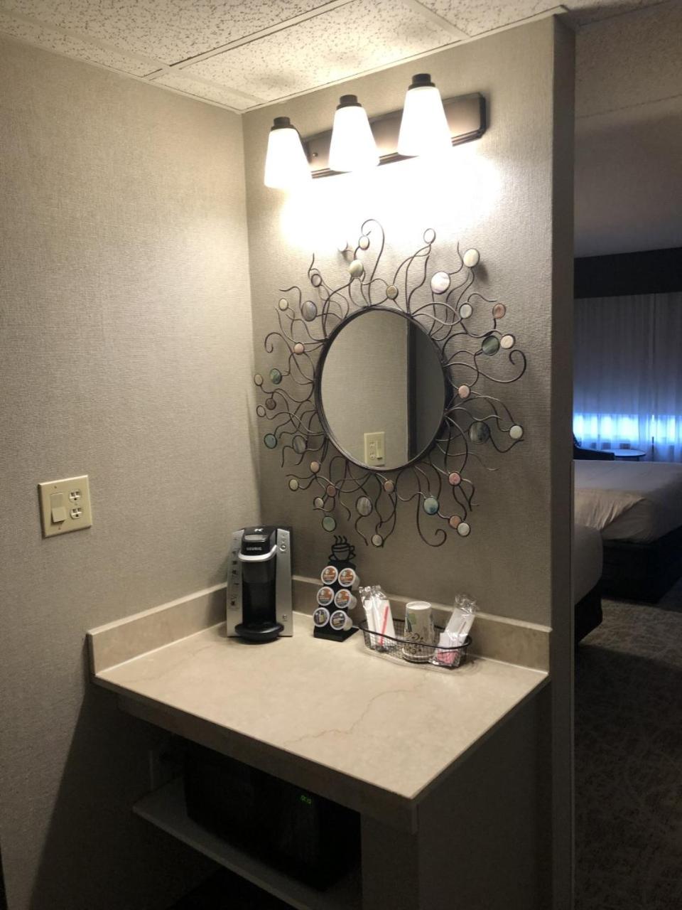 Deluxe Queen Room with Two Queen Beds - No pets - Photo 3