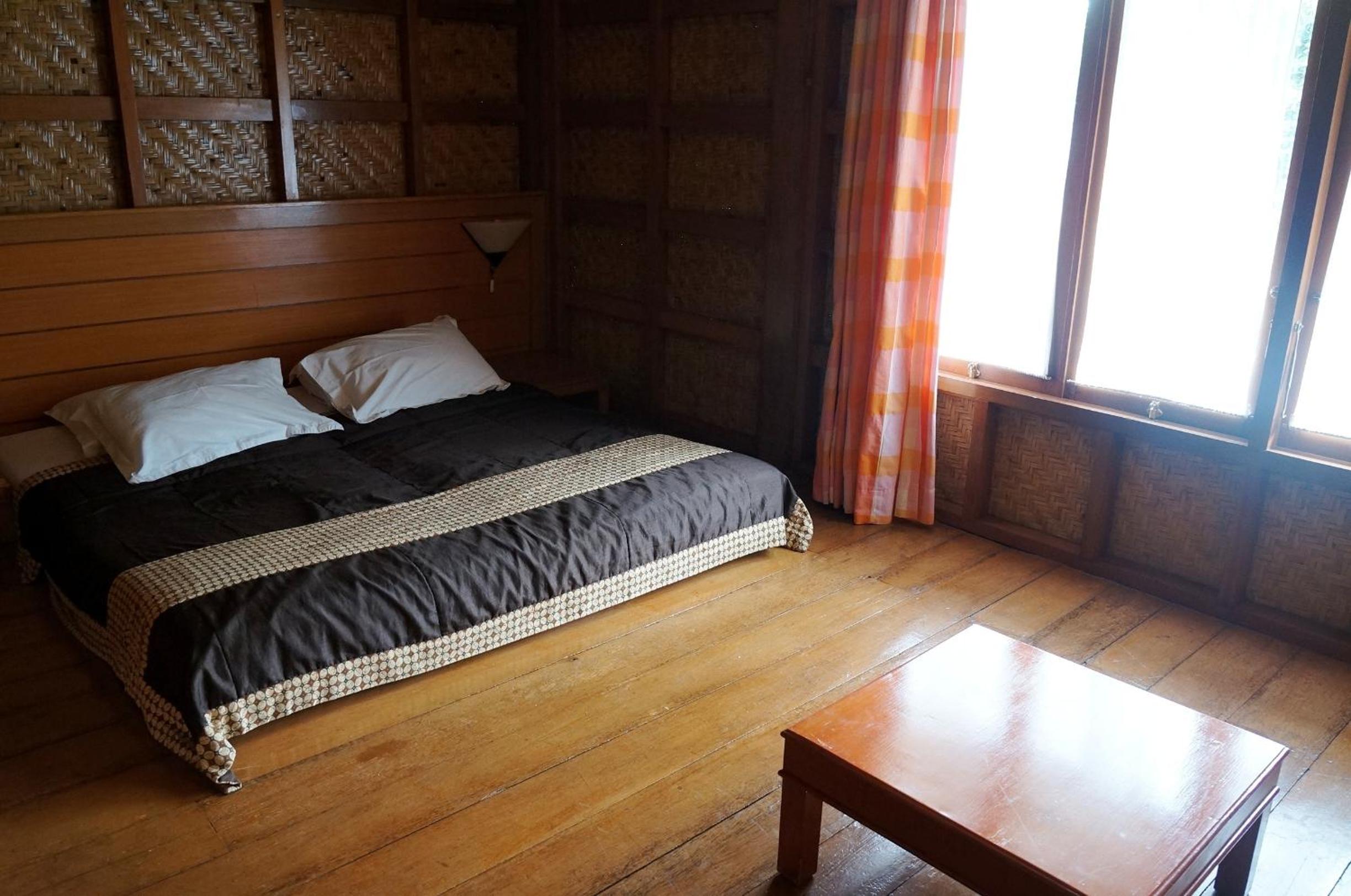 One-Bedroom Bungalow - Photo 7