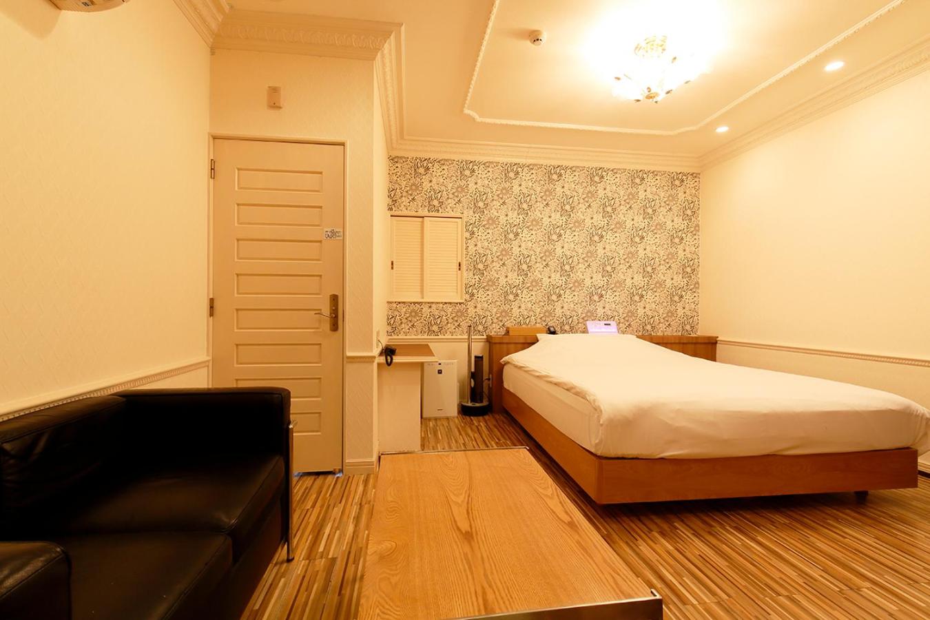 Standard Double Room - Photo 12