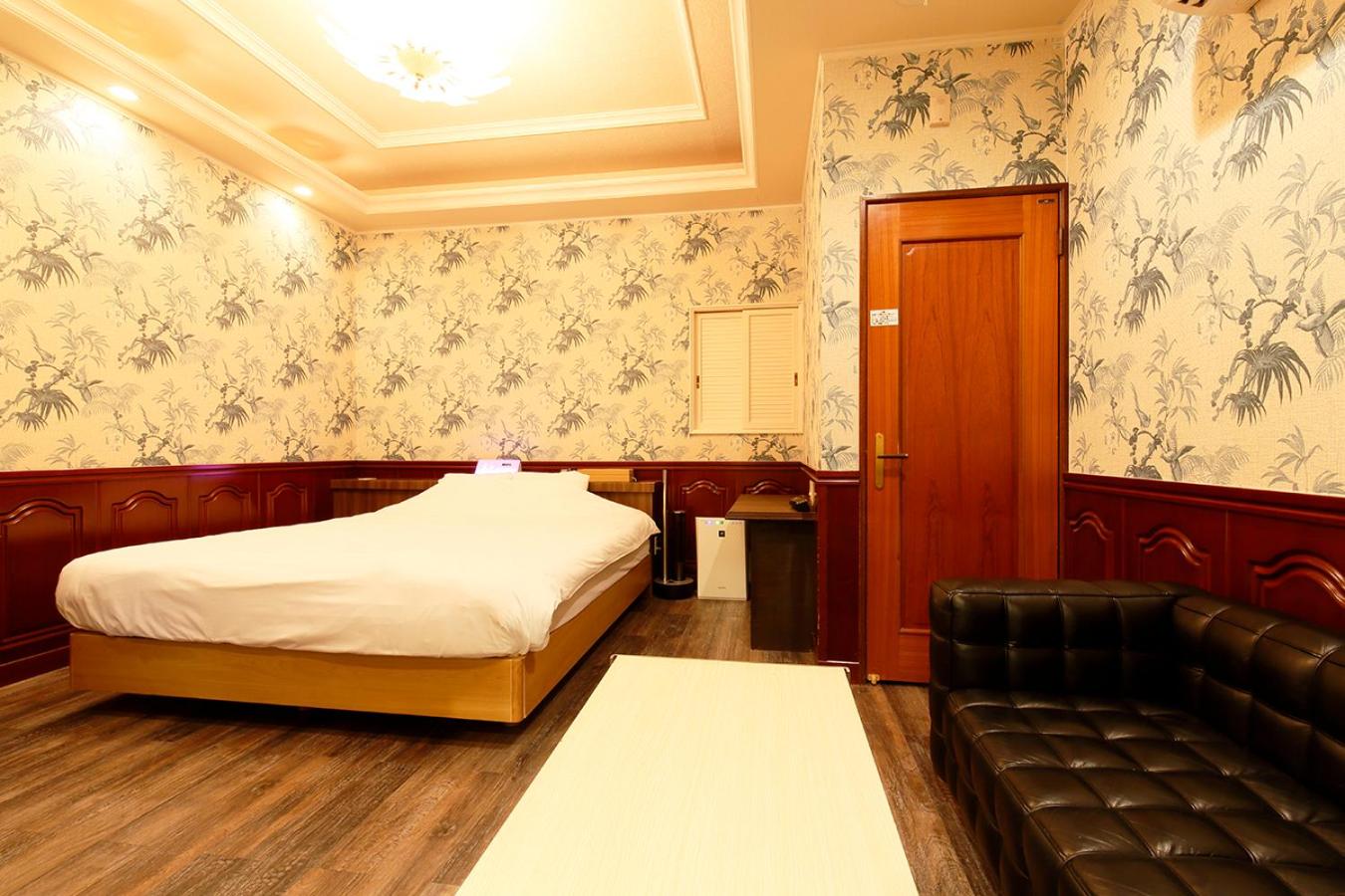 Standard Double Room - Photo 8