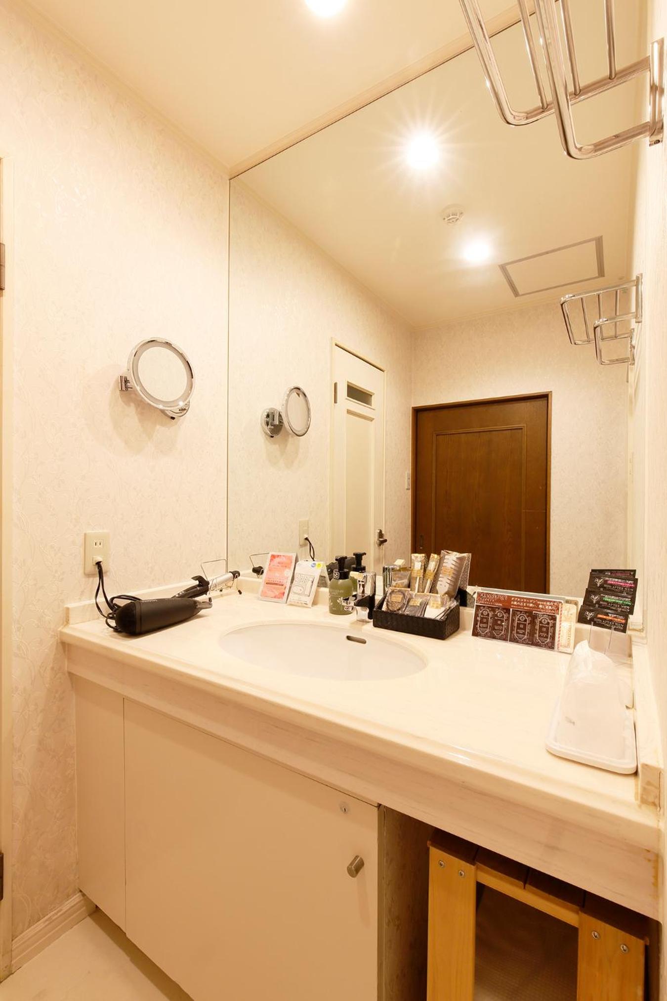 Standard Double Room - Photo 9