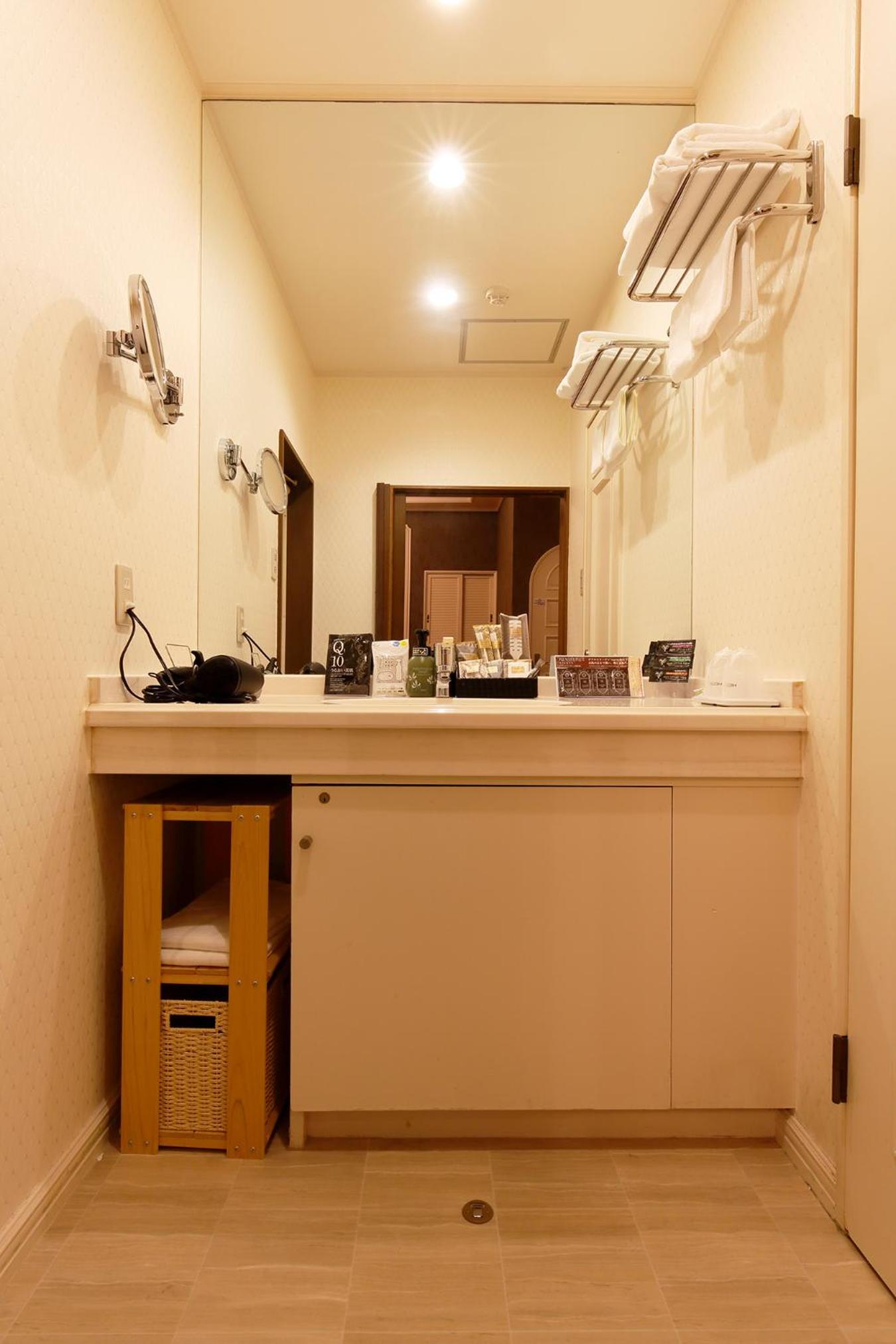 Standard Double Room - Photo 15