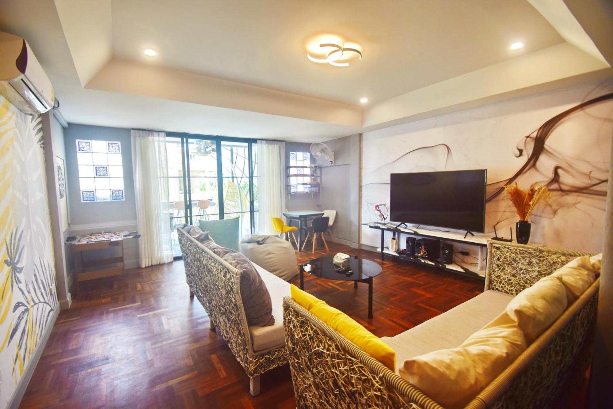 Three-Bedroom Townhouse - Photo 3