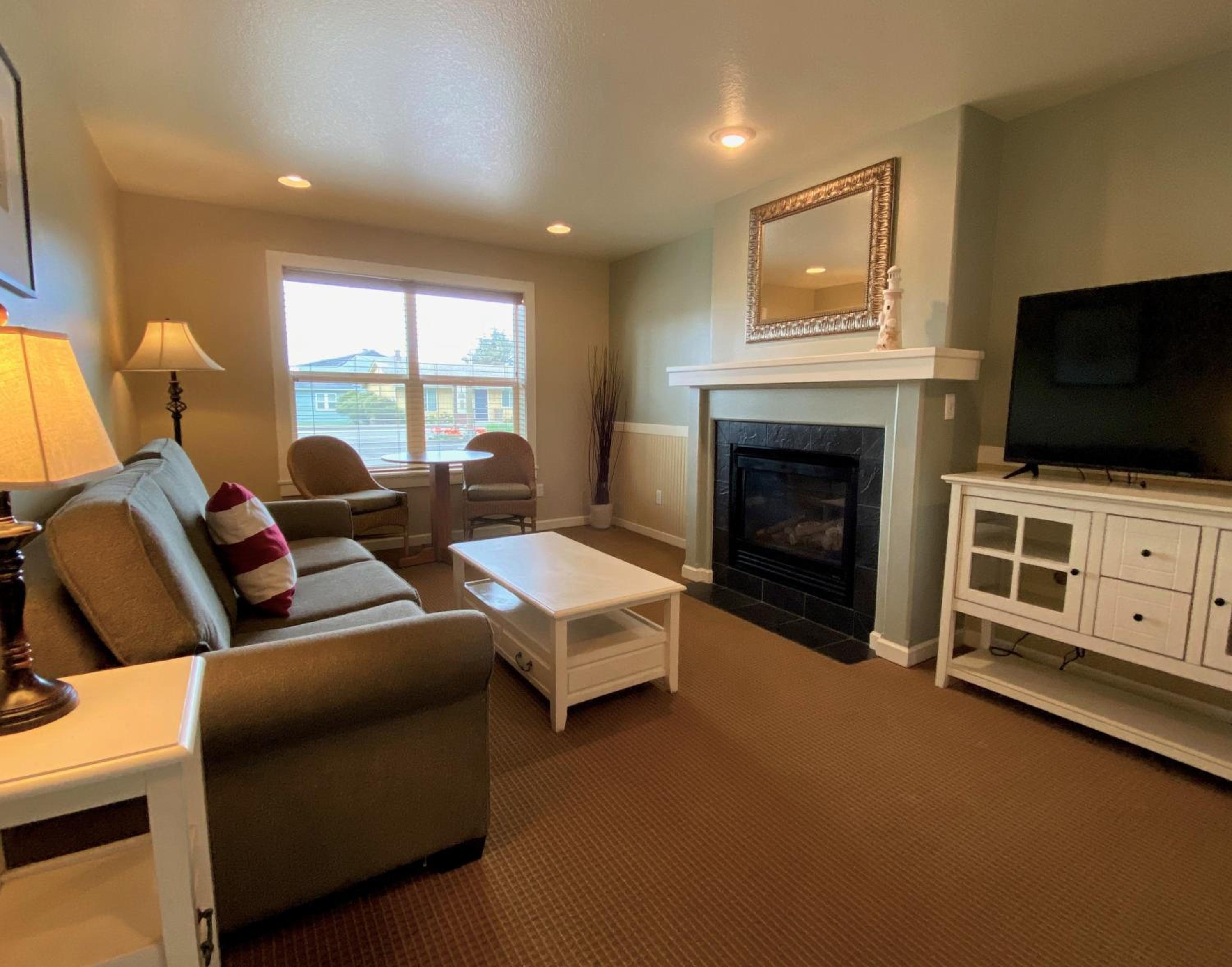 Queen Suite with Sofabed, 1st Floor, Non - Pet photo 2