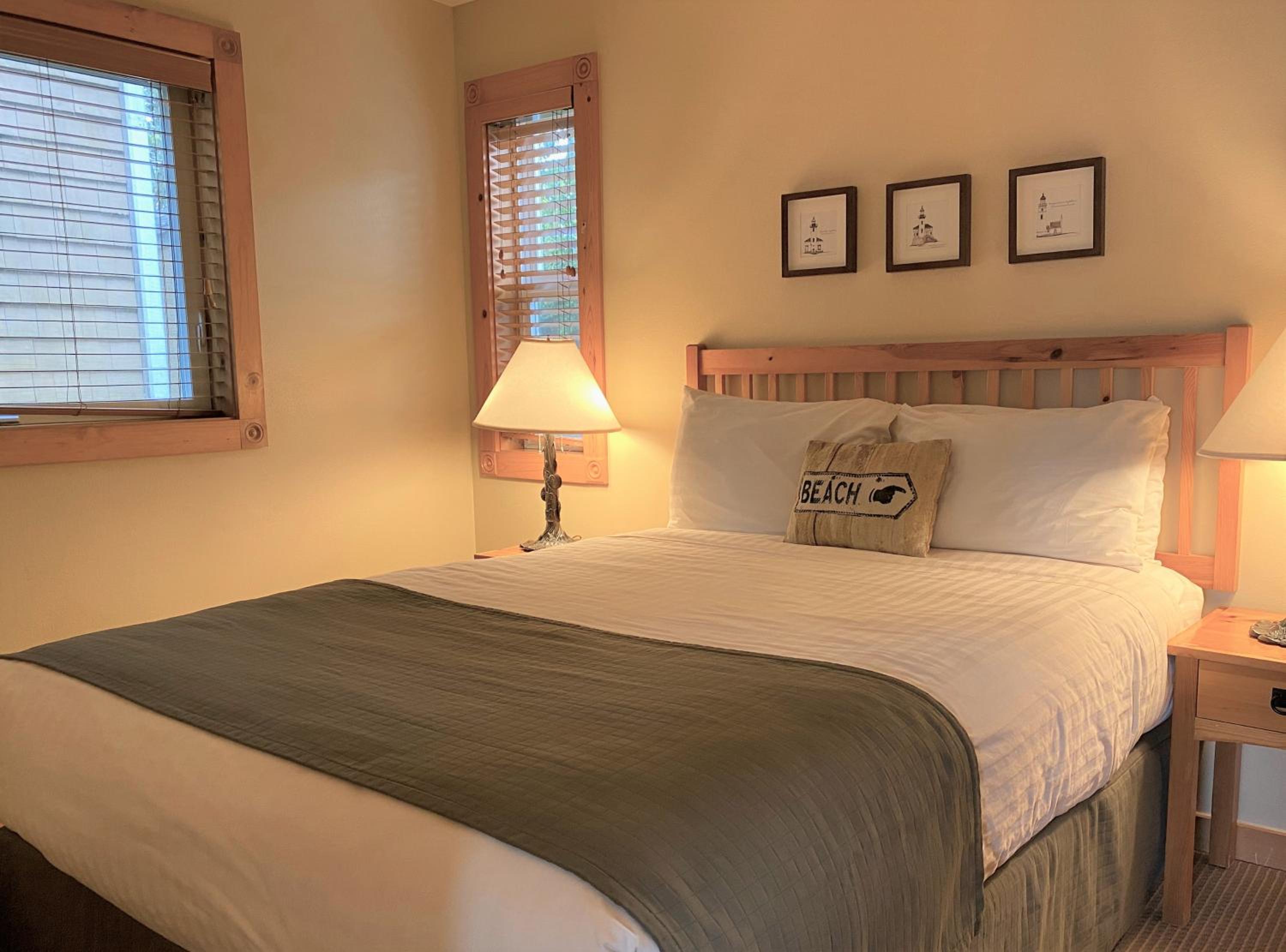 Queen Suite with Sofabed, 1st Floor, Pets Allowed photo 2