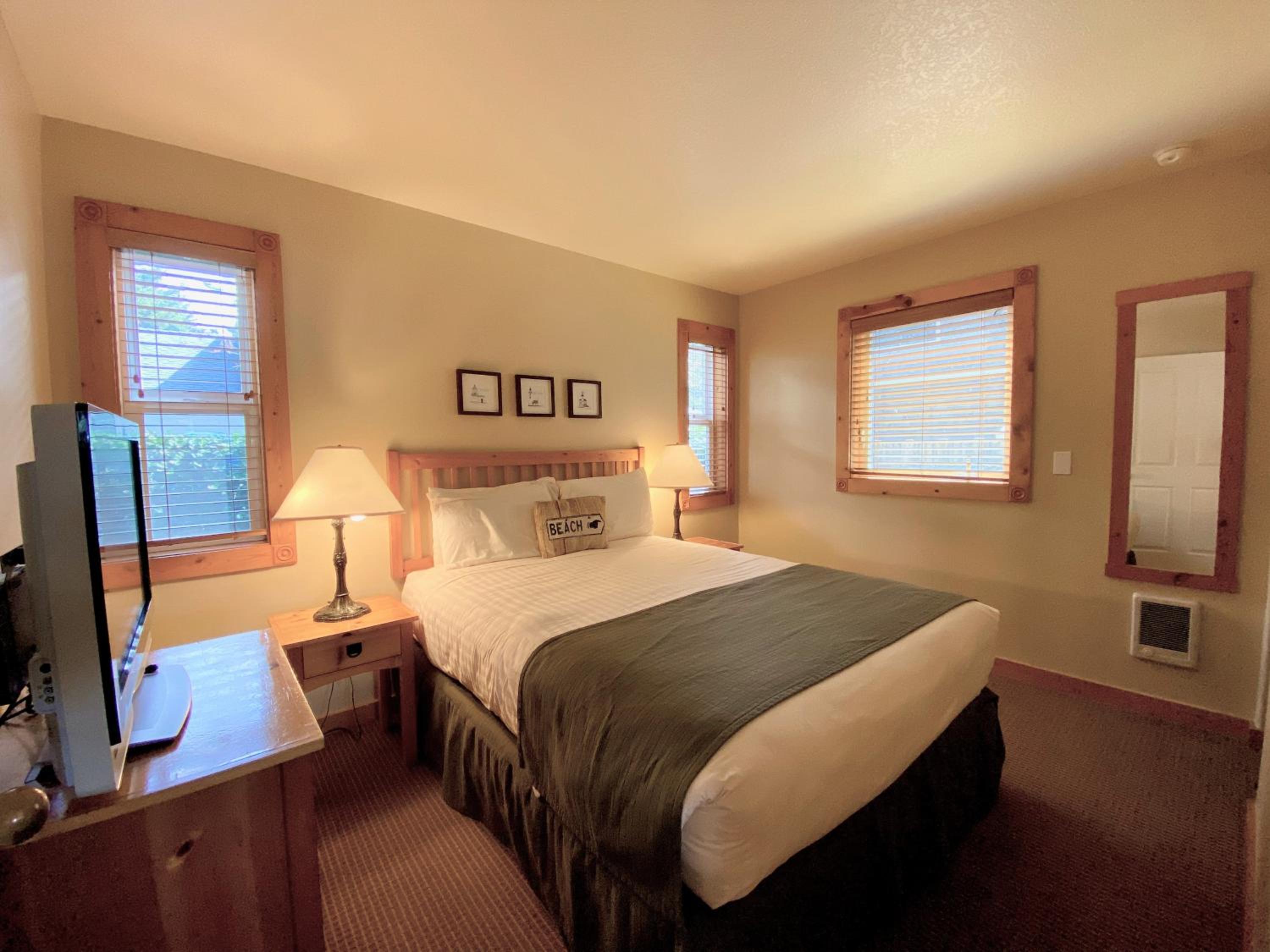Queen Suite with Sofabed, 2nd Floor, Pets Allowed photo 2