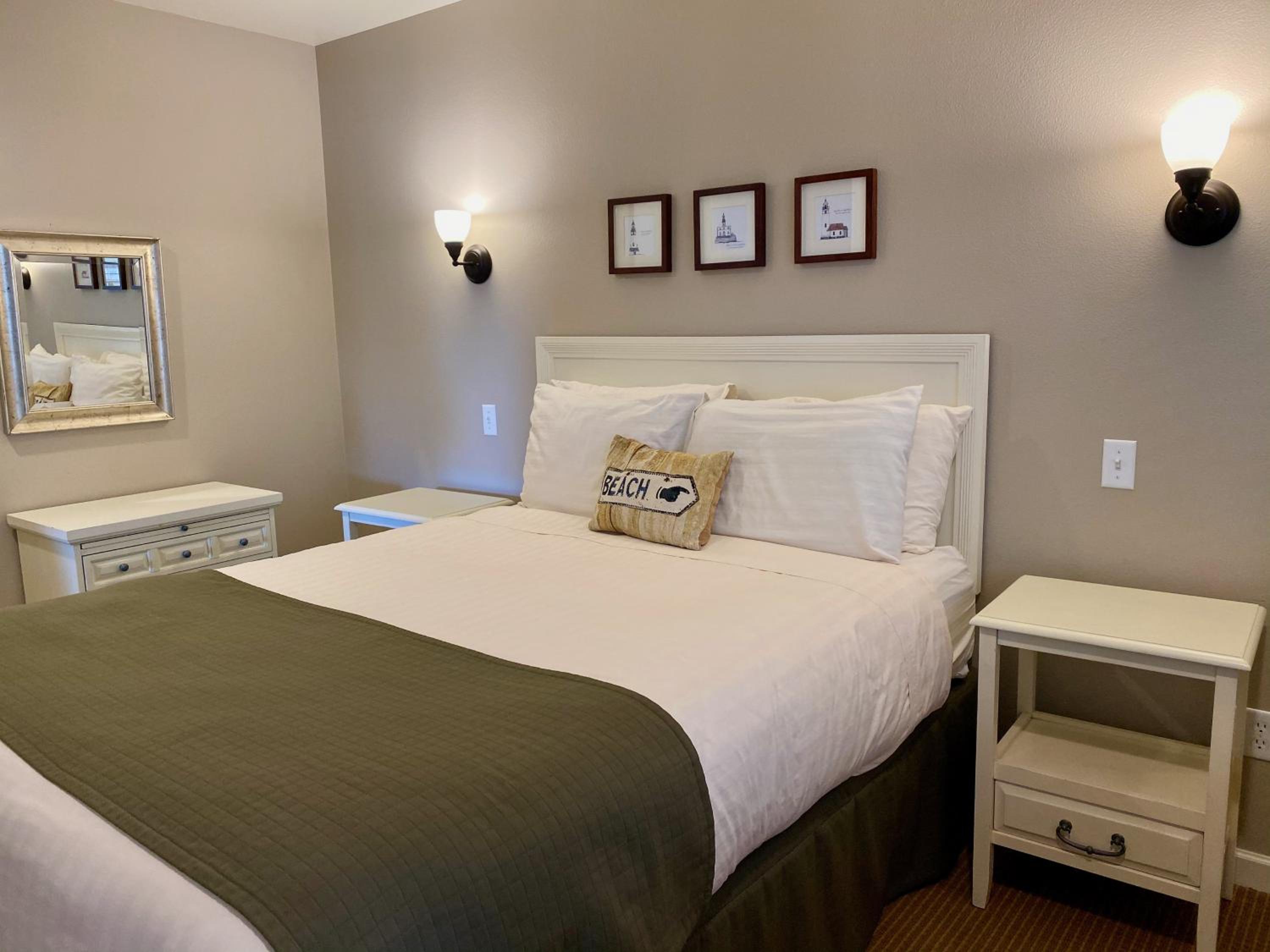 Queen Suite with Sofabed, 1st Floor, Non - Pet