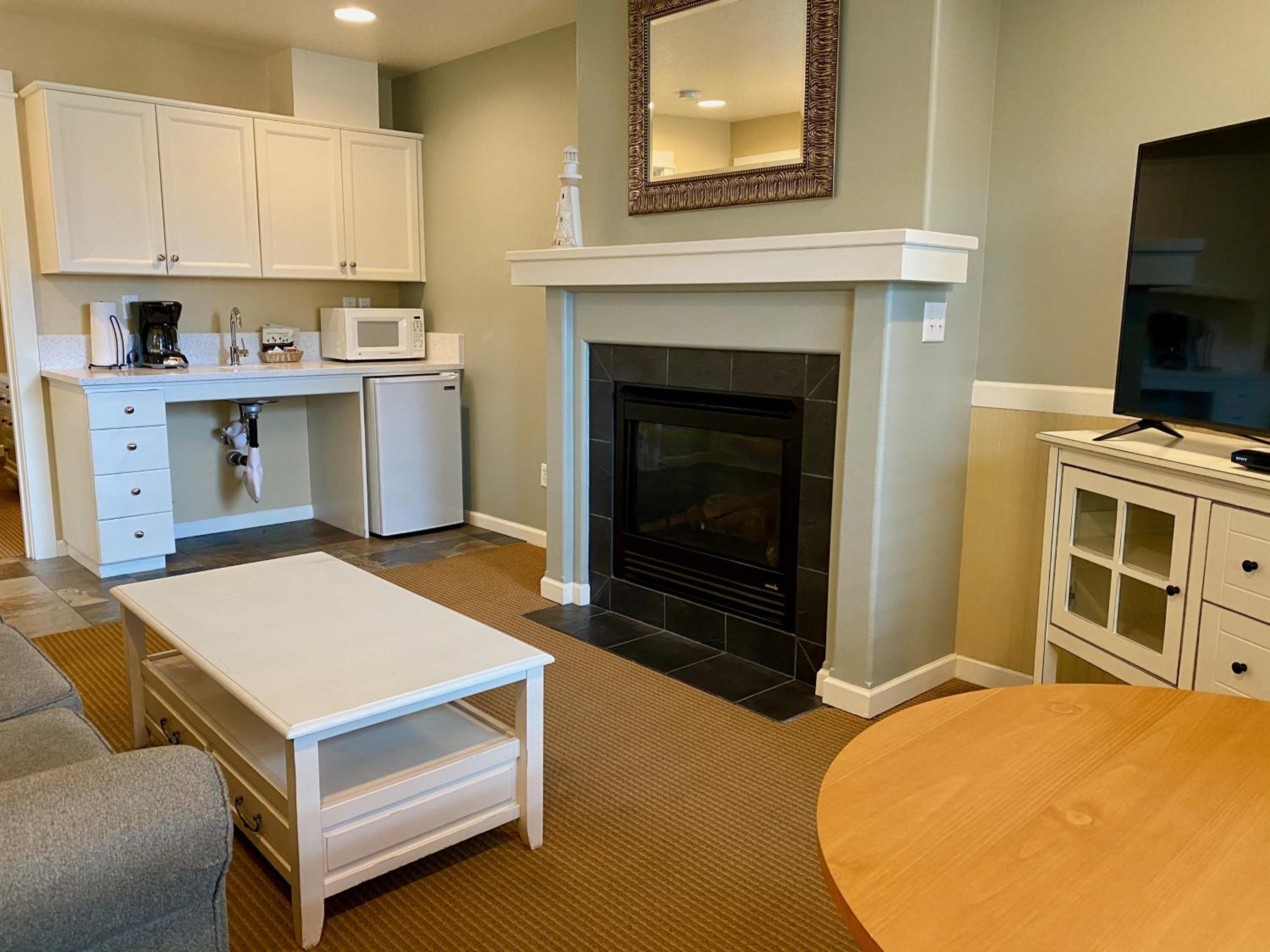 Accessible Queen Suite with Sofabed, 1st Floor, Non - Pet photo 3