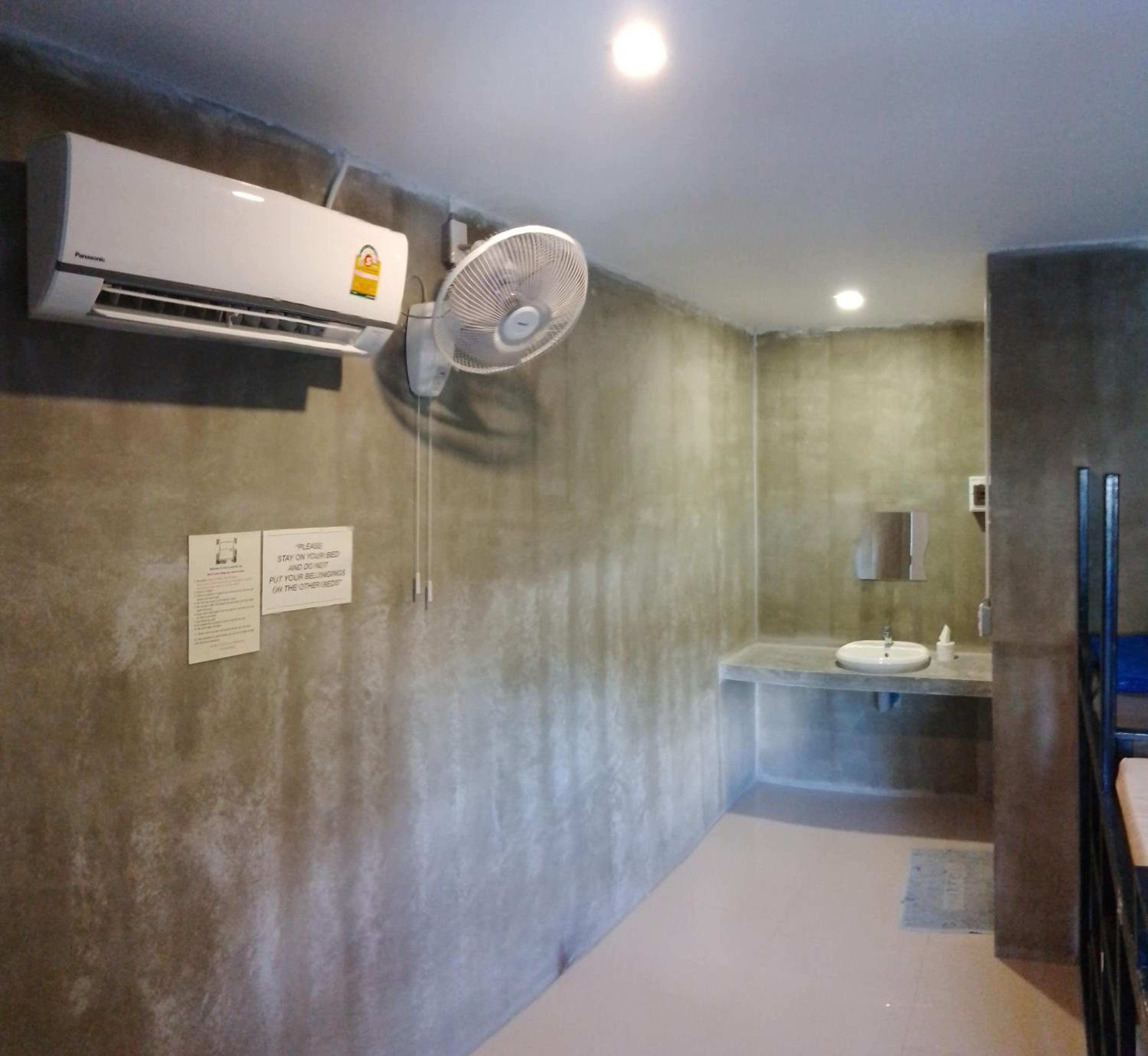 4-Bed Mixed Dormitory Room photo 1