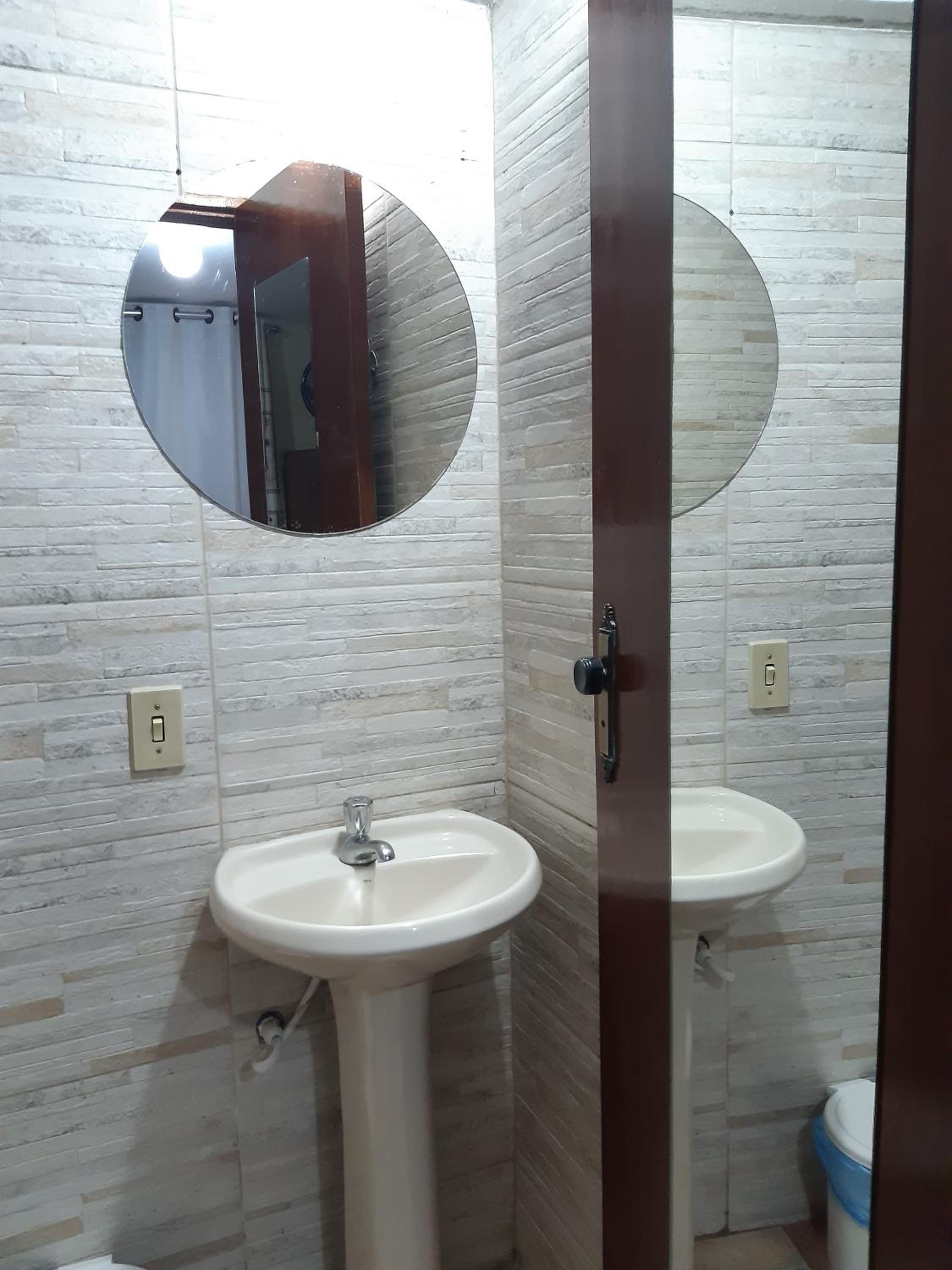 Small Double Room - Photo 9