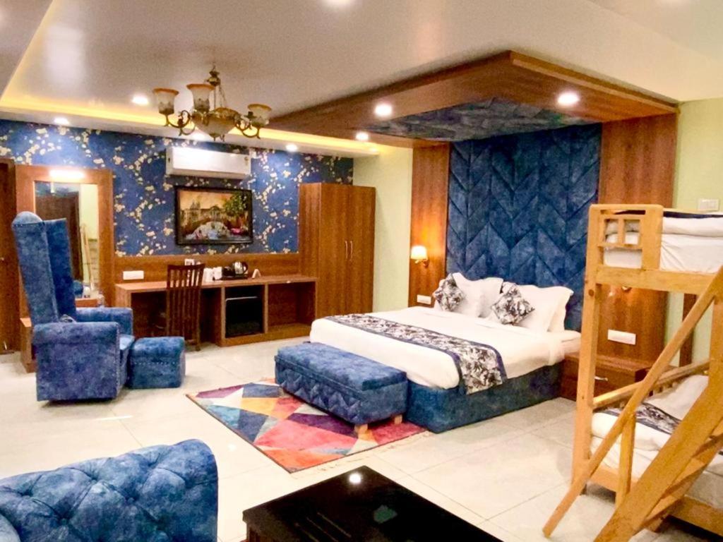 Superior Suite - Photo 12