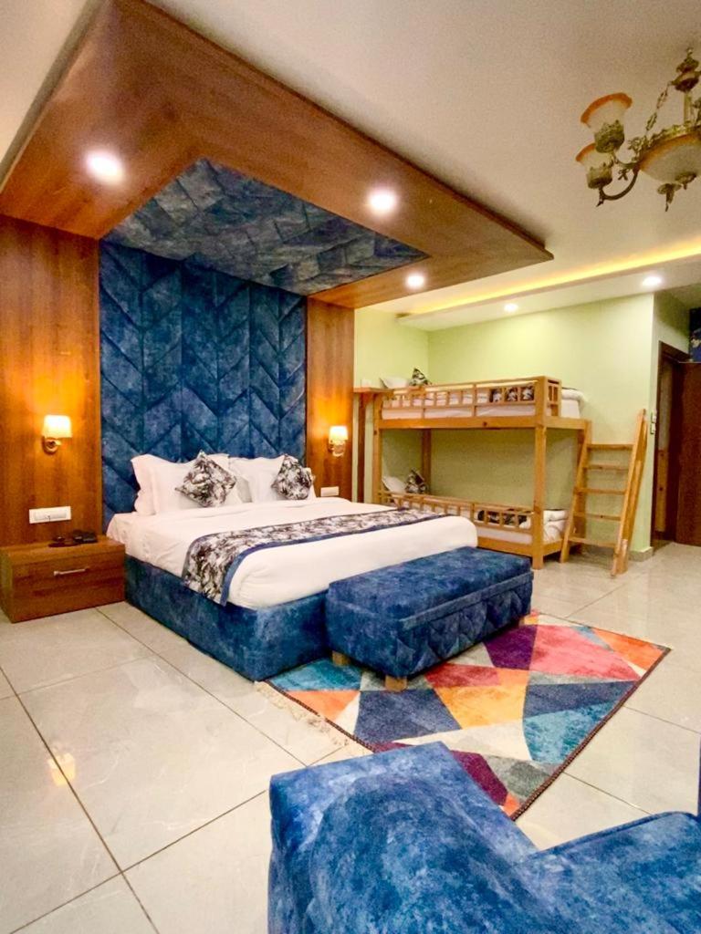 Superior Suite - Photo 11