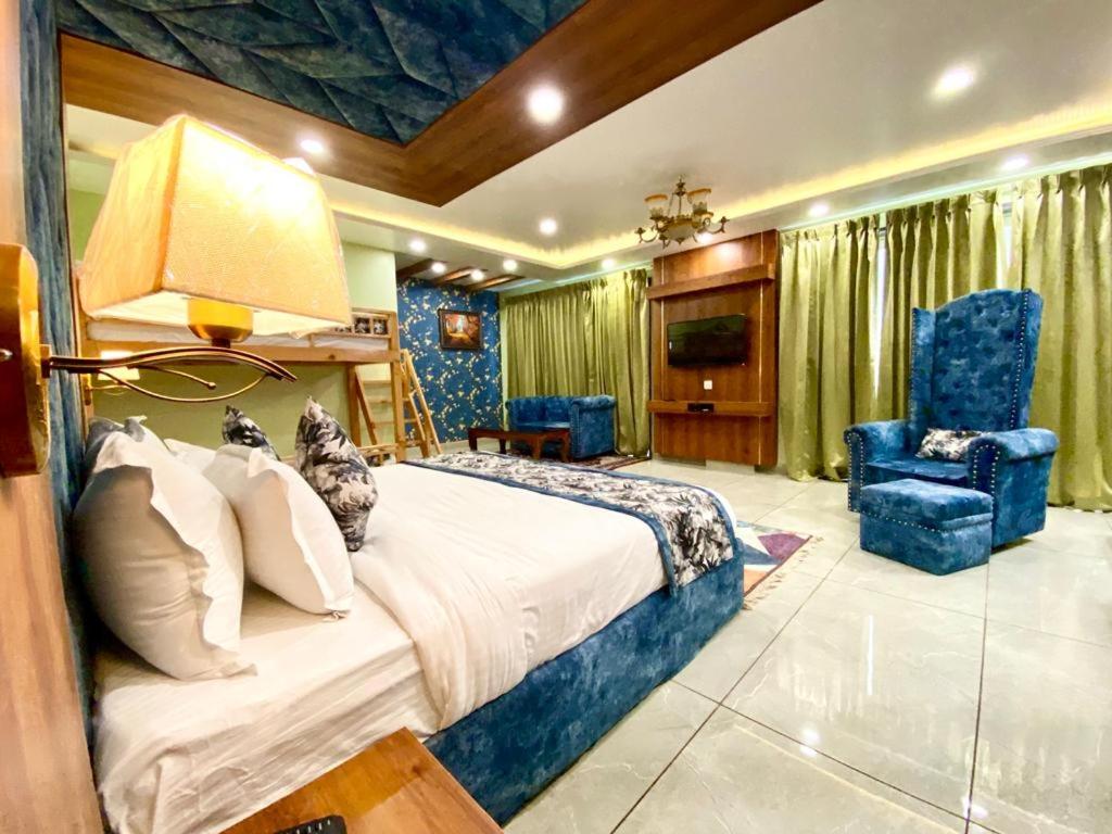 Superior Suite - Photo 7