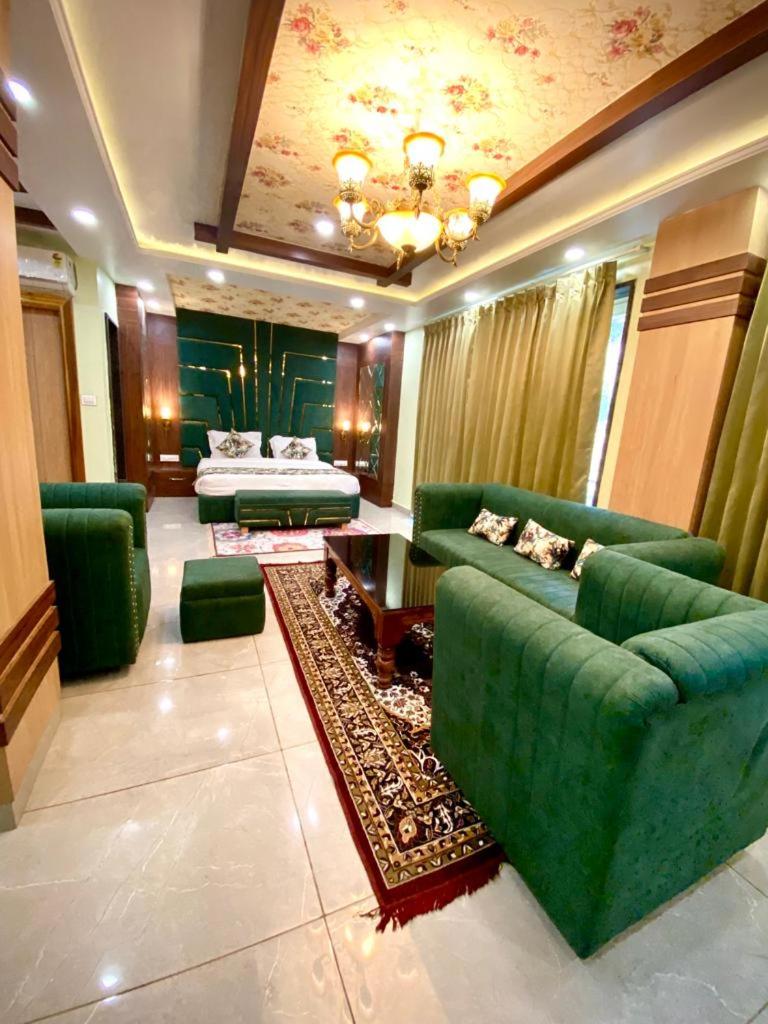 Superior Suite - Photo 8