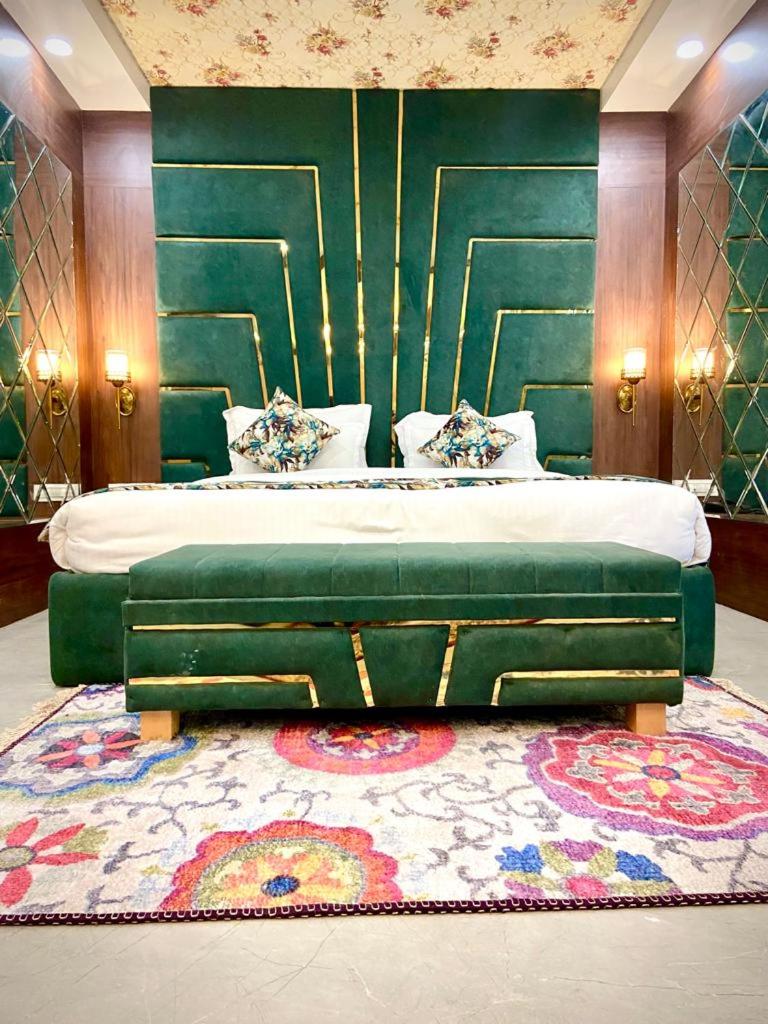 Superior Suite - Photo 9