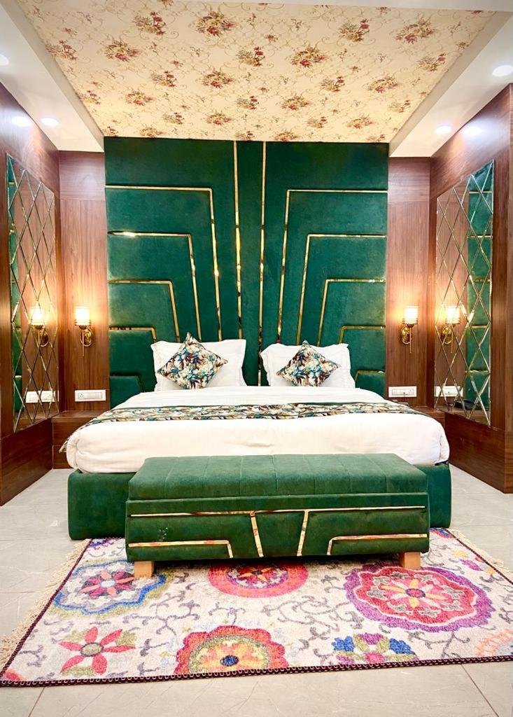 Superior Suite - Photo 10