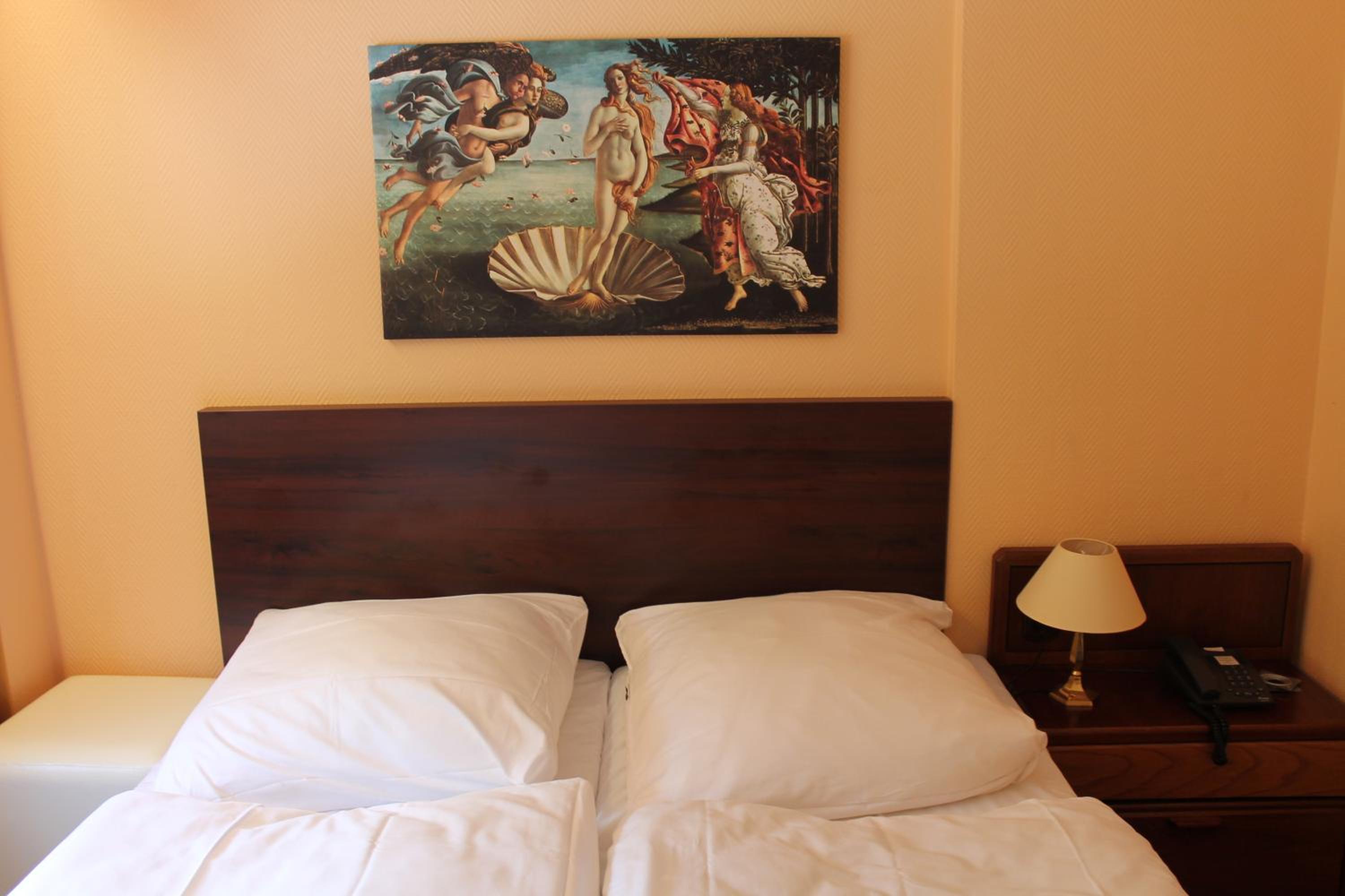 Double Room - Photo 15