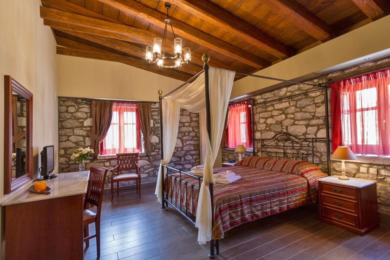 Classic Double Room with Side View photo 3