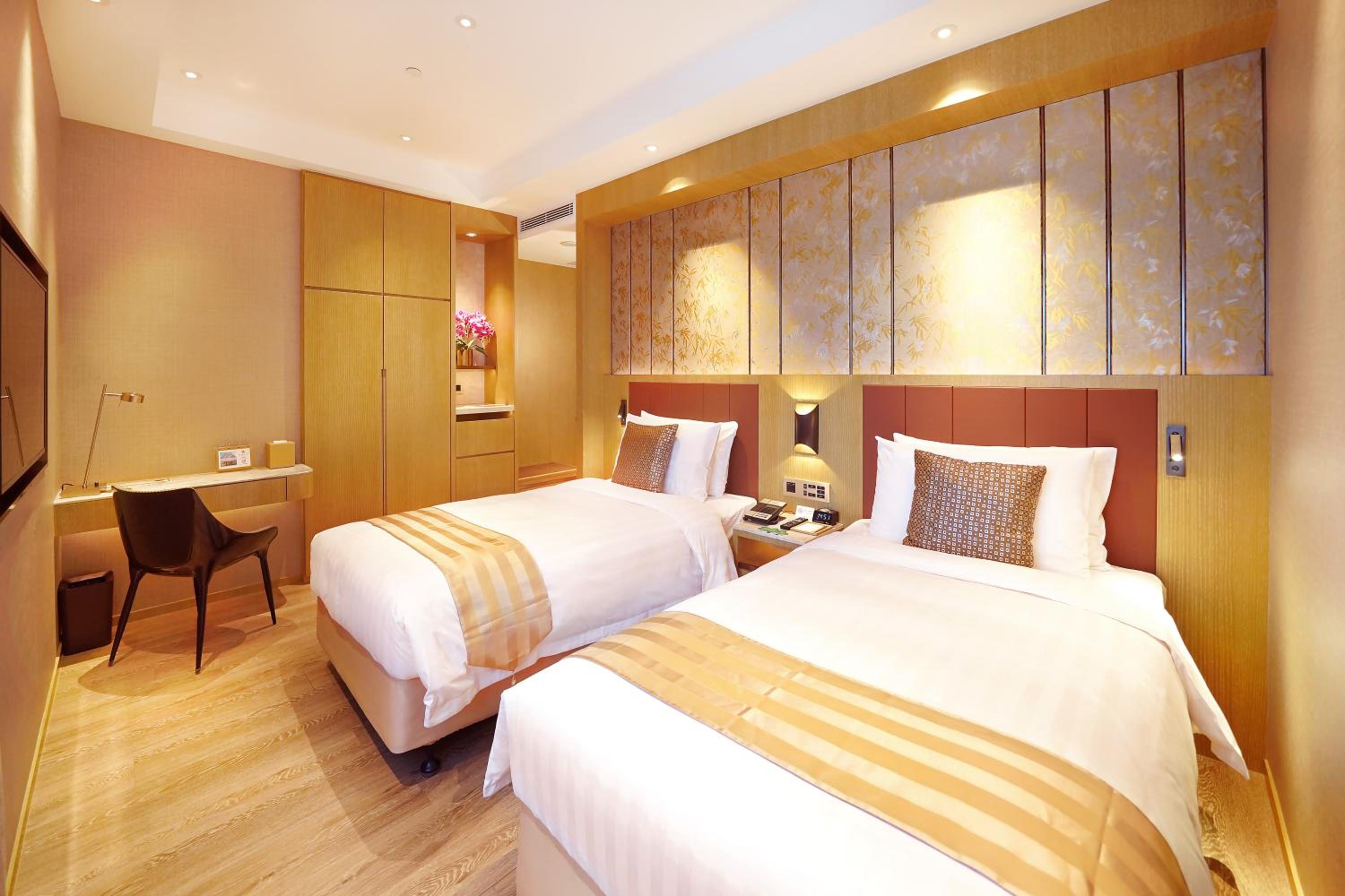 Standard Twin Room - Photo 1