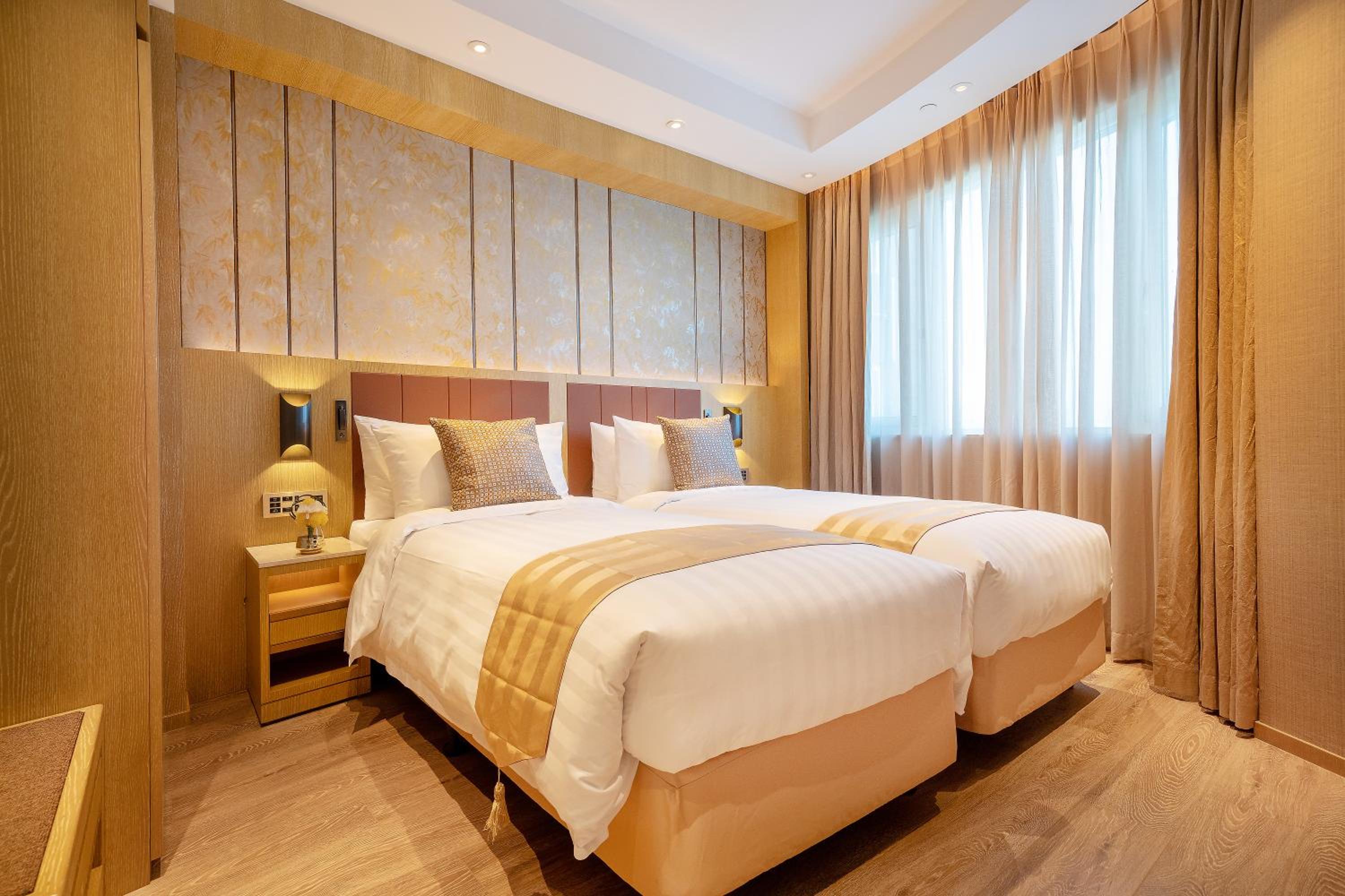 Suite - Photo 9