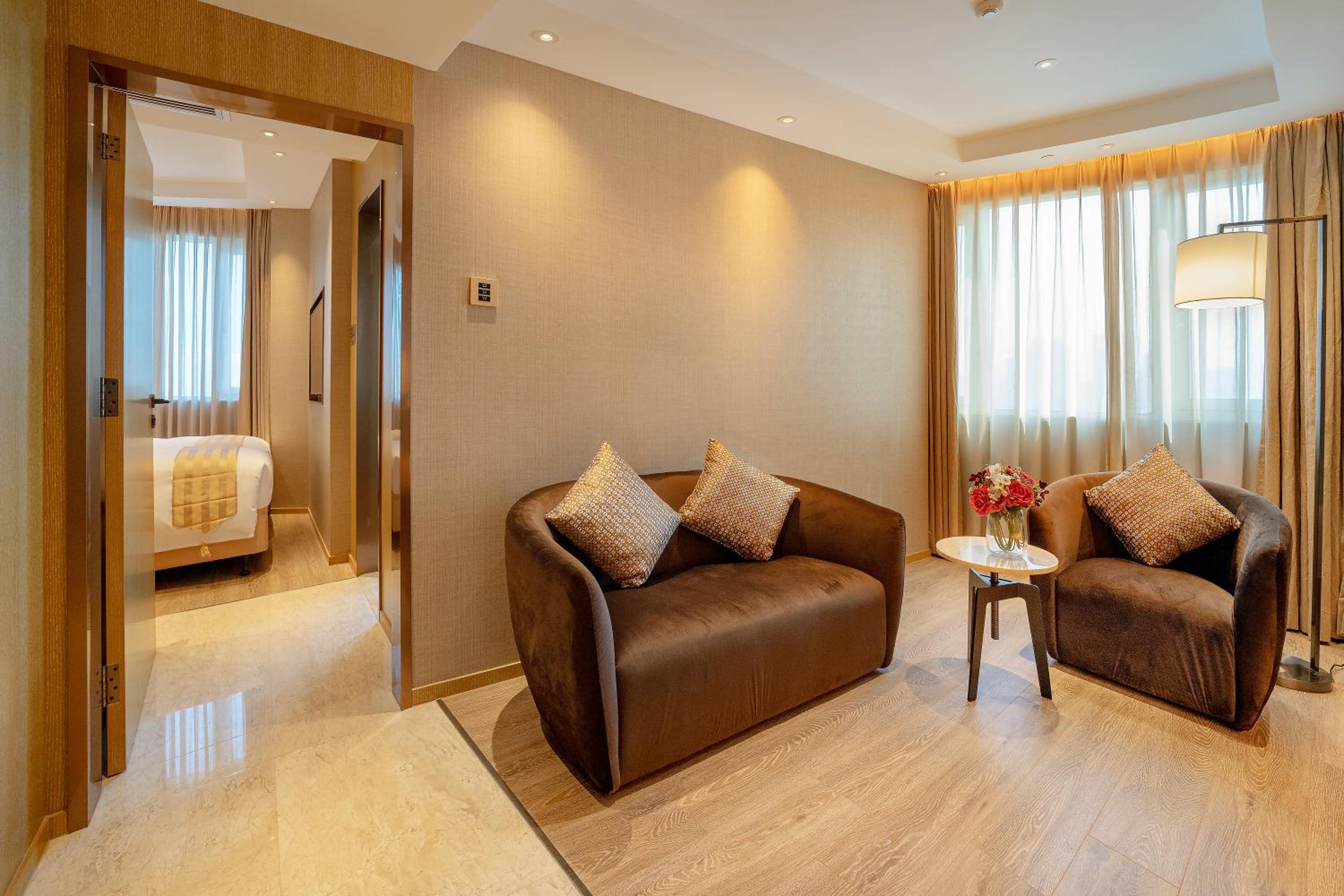 Suite - Photo 5