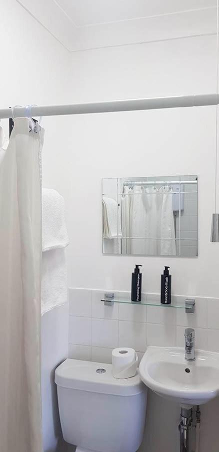 Single Room with Private Bathroom photo 3