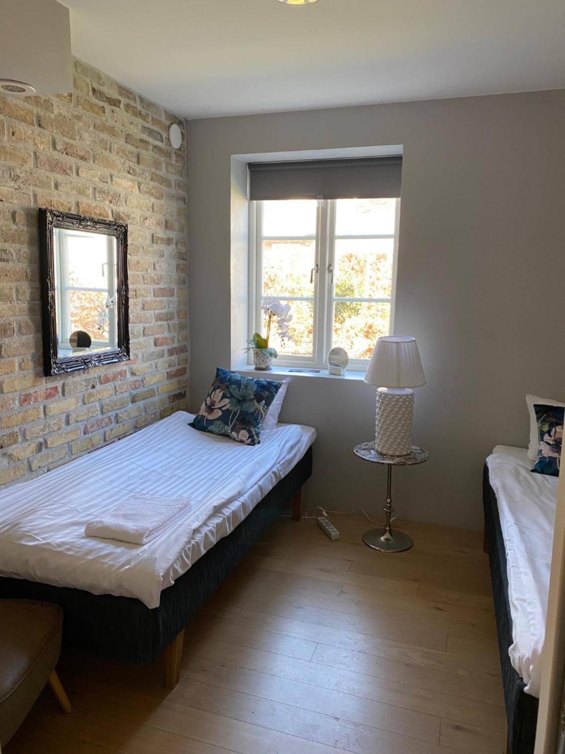 Double Room with Shared Bathroom photo 2