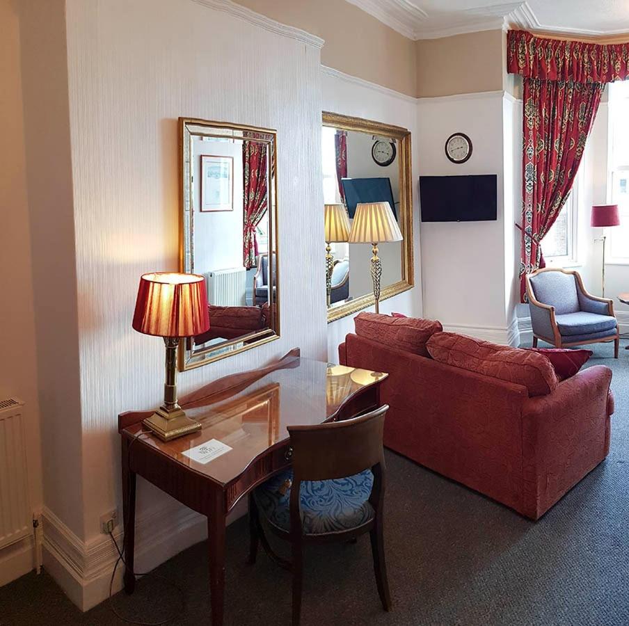 Deluxe Family Room - Photo 12