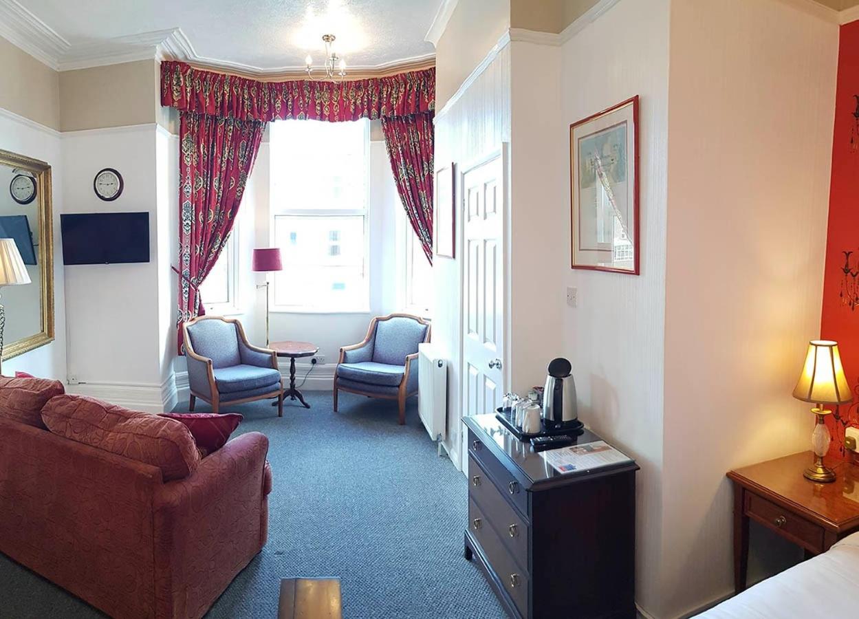 Deluxe Family Room - Photo 11