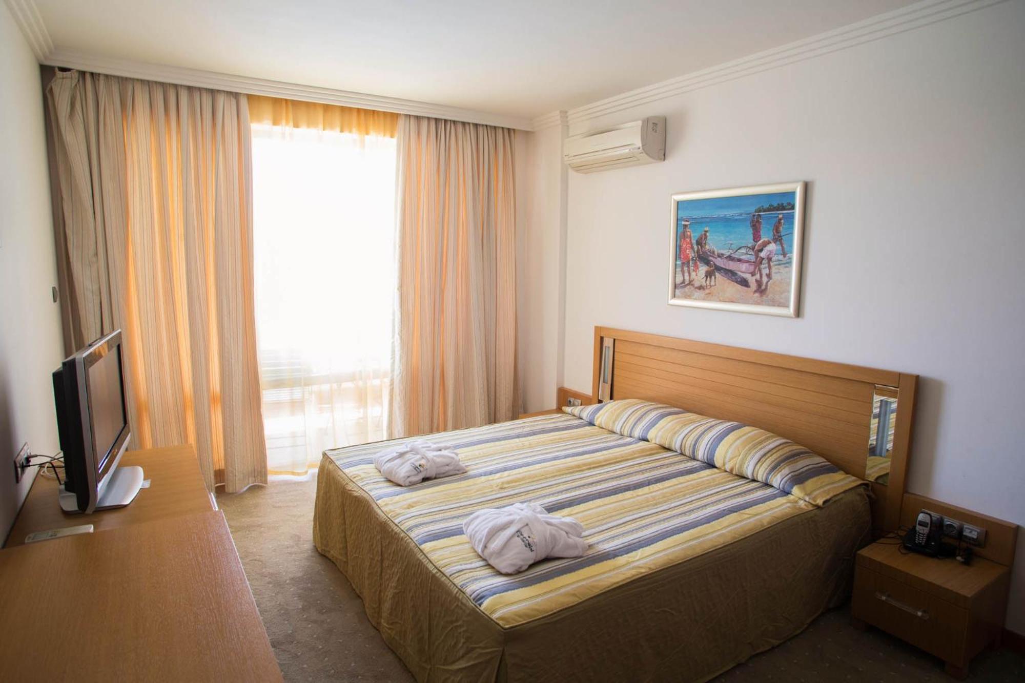 One Bedroom Apartment with Balcony (2 adults + 2 children) photo 1