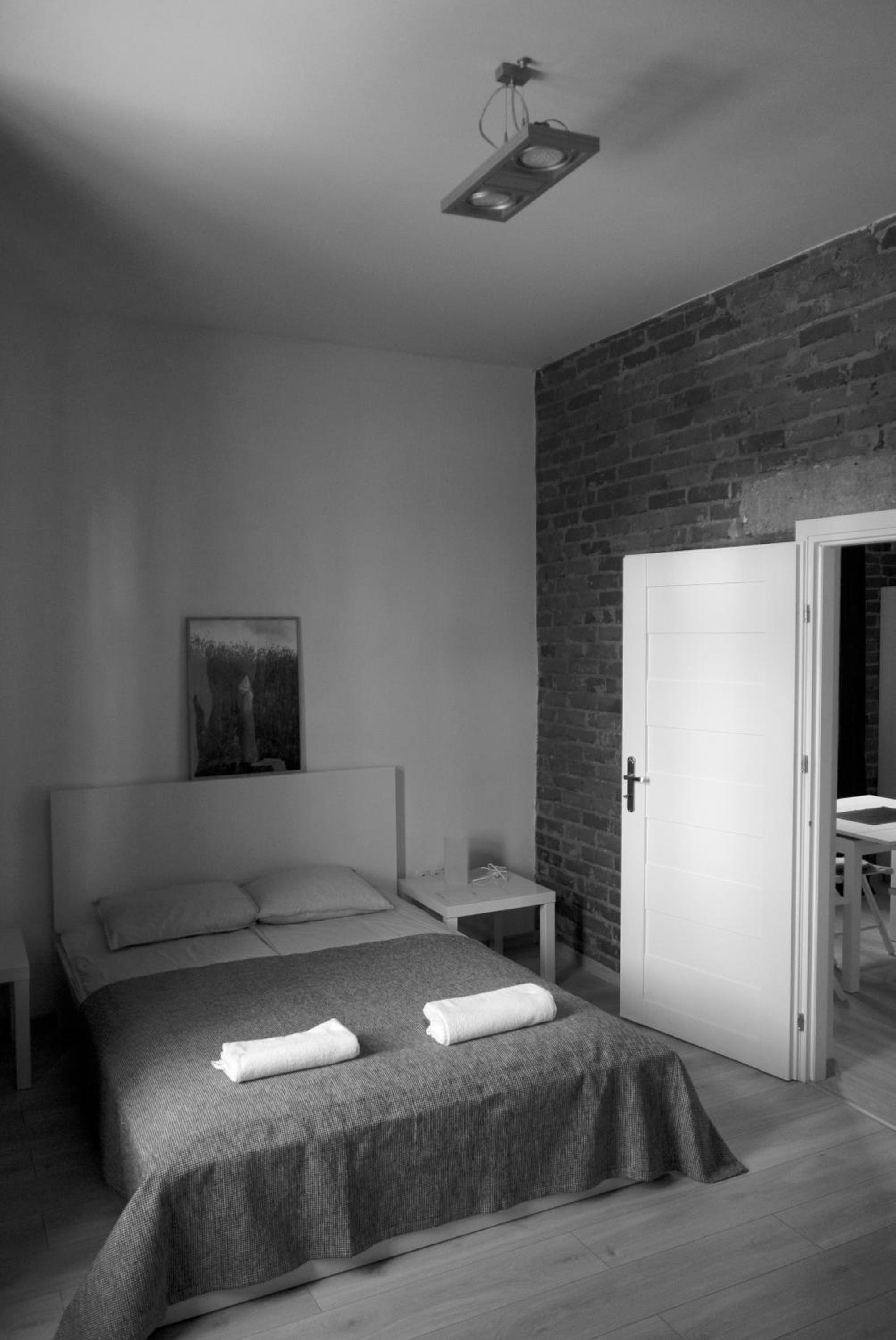 One-Bedroom Apartment - Photo 3