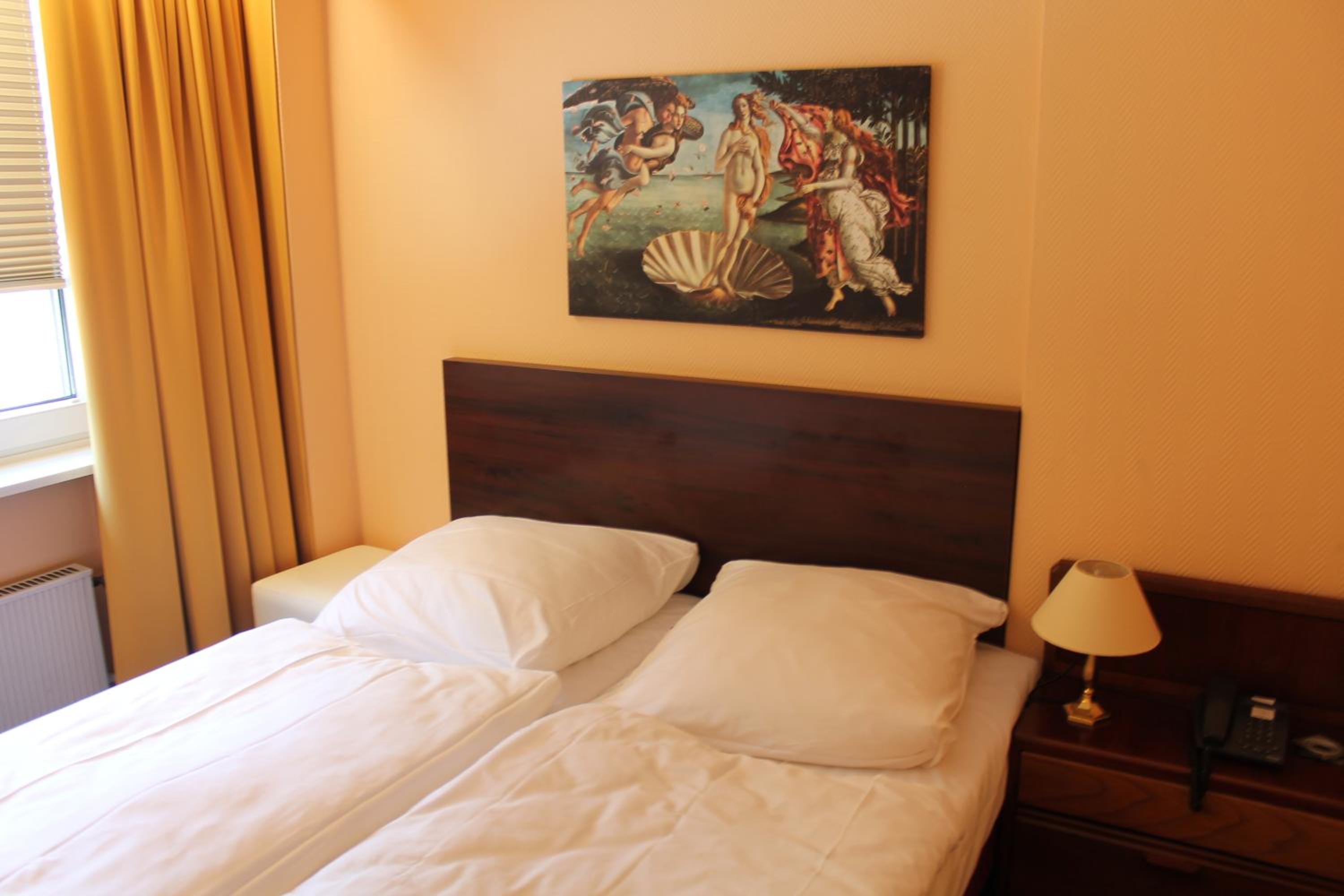 Double Room - Photo 5
