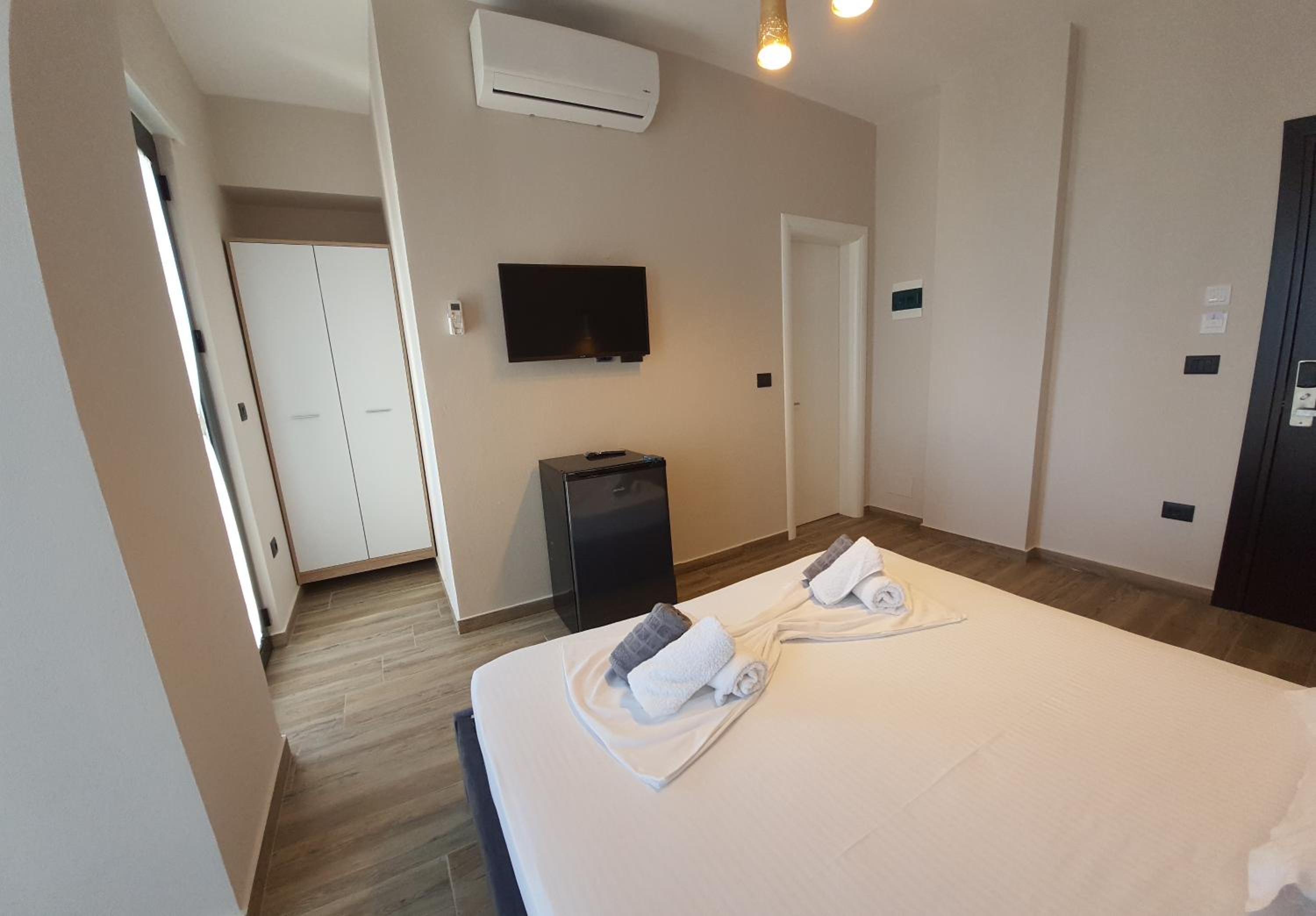 Deluxe Double Room with Balcony and Sea View