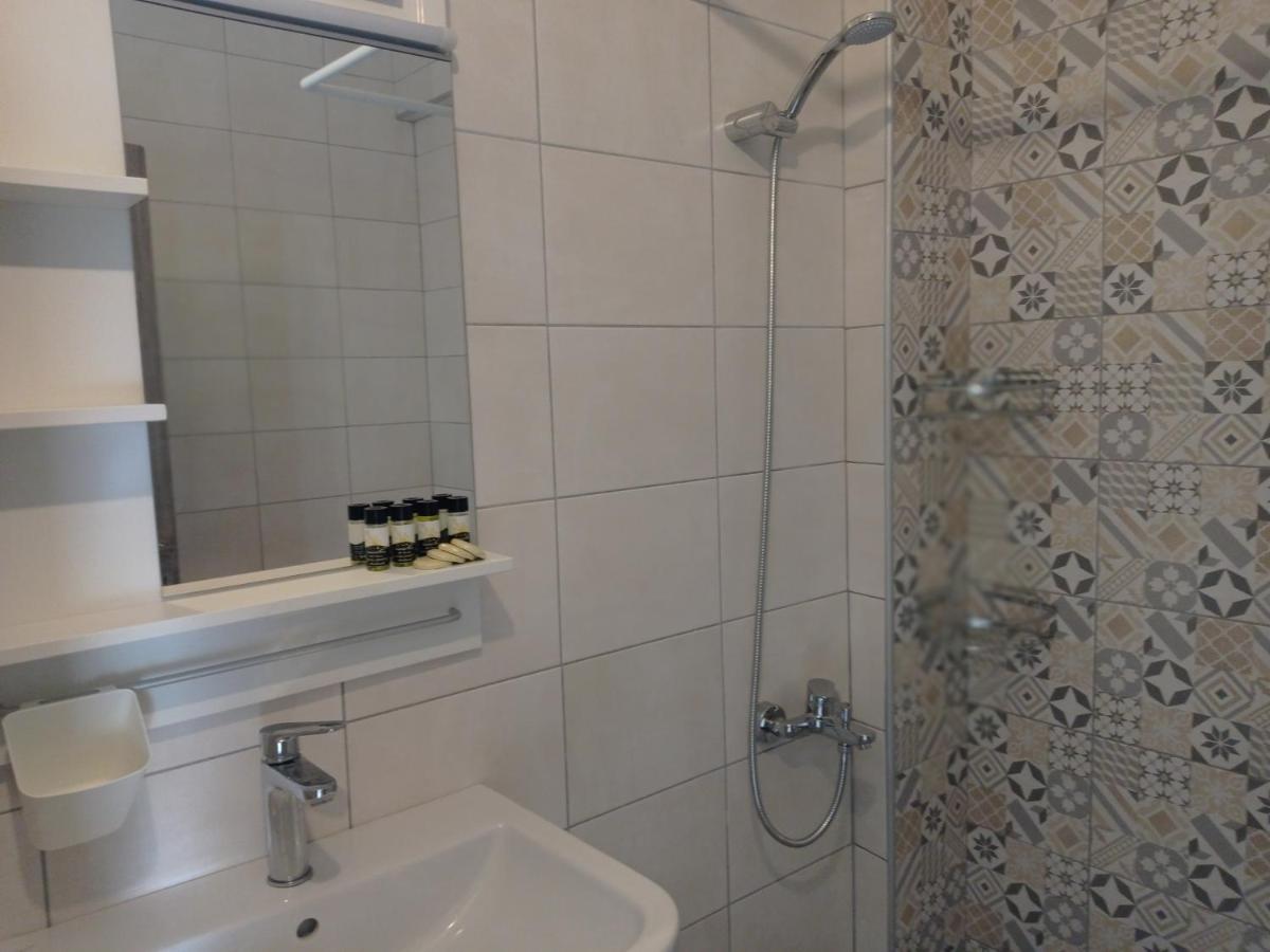 One-Bedroom House photo 2
