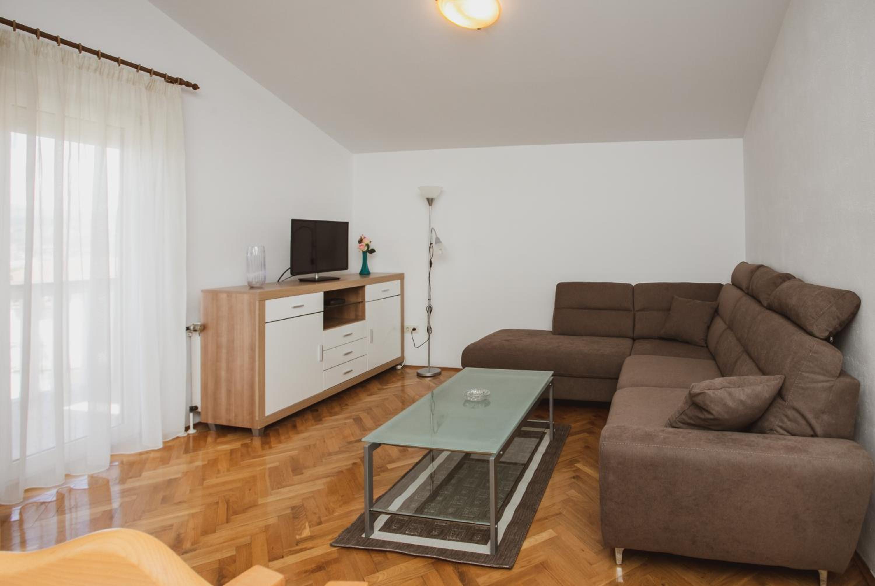 Apartment with Terrace and Sea View
