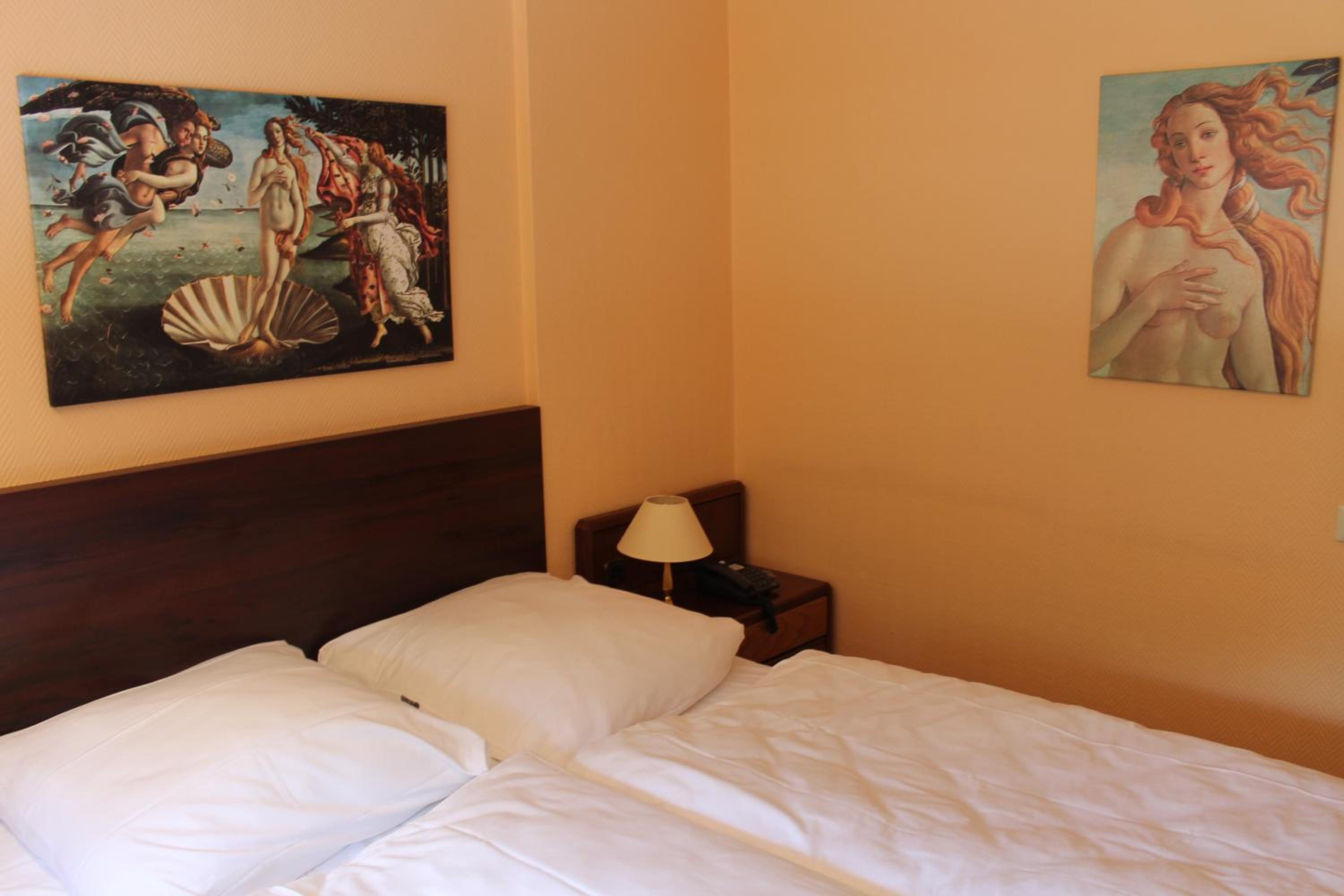 Double Room - Photo 6