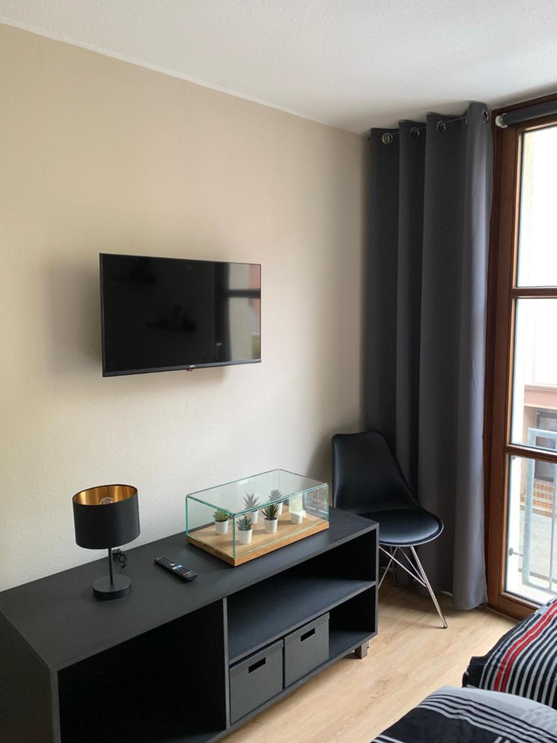 One-Bedroom Apartment - Photo 2