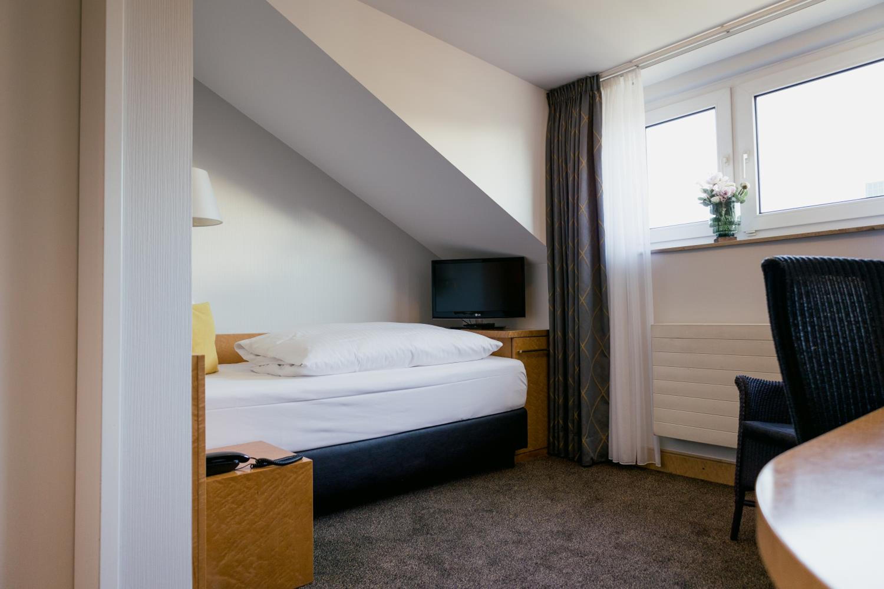 Standard Single Room photo 2