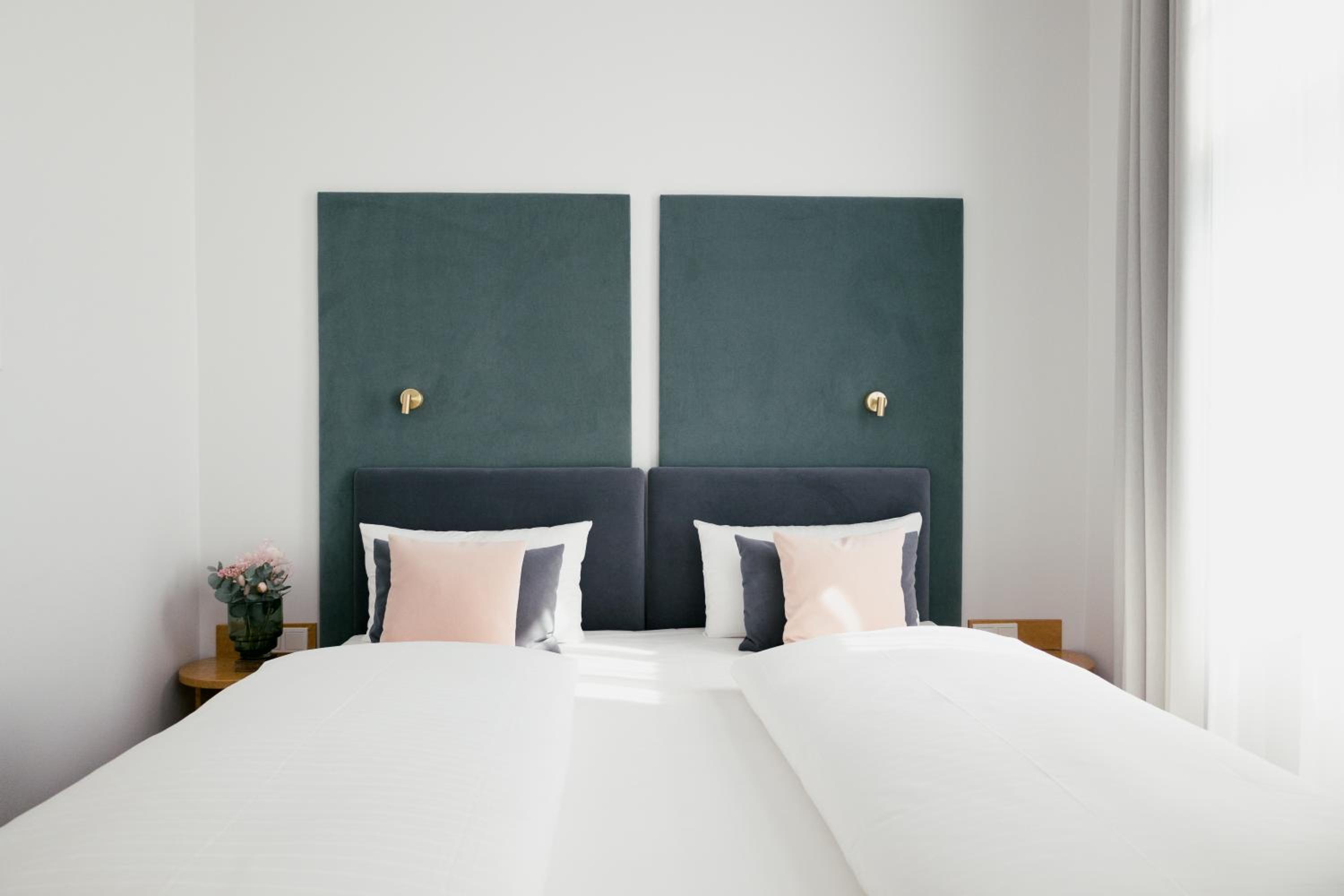 Comfort Double Room (bed size 71 in) photo 2