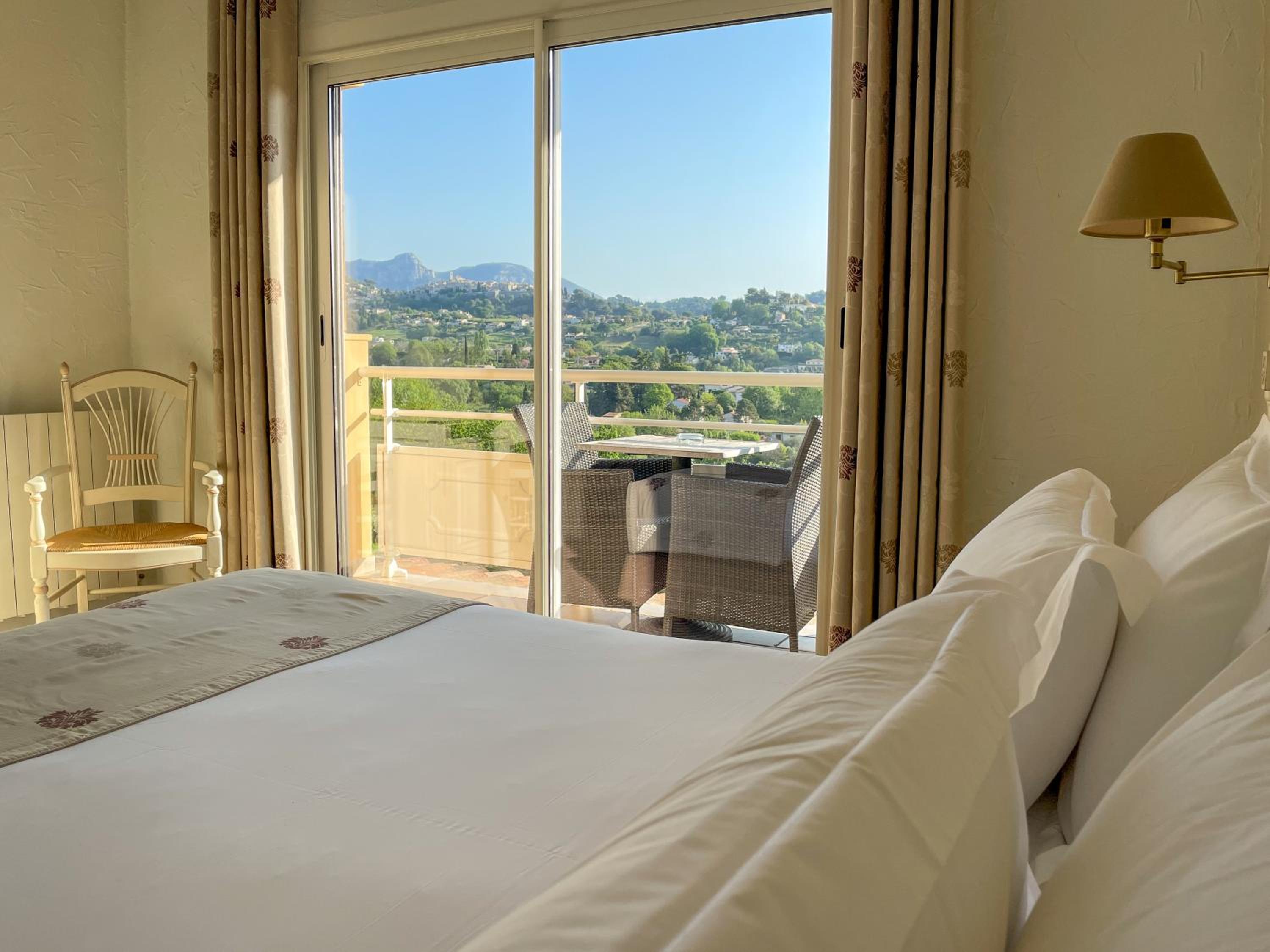 Superior Double Room with Balcony - Photo 2